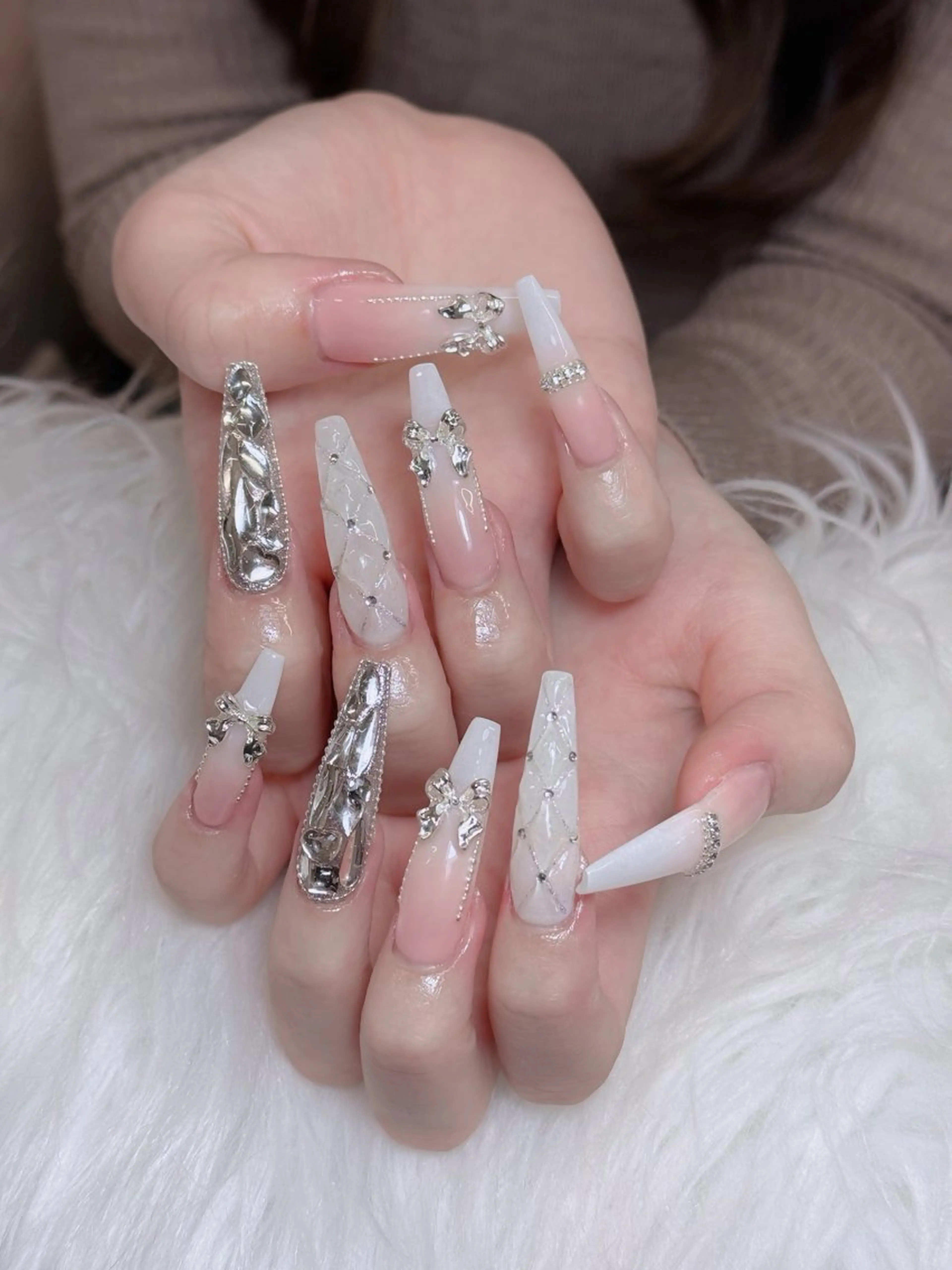 ネイル オーロラネイル チークネイル フットネイル フレンチネイル ハロウィン ハンドネイル Lumi Nail 新大久保3‘のネイルデザイン