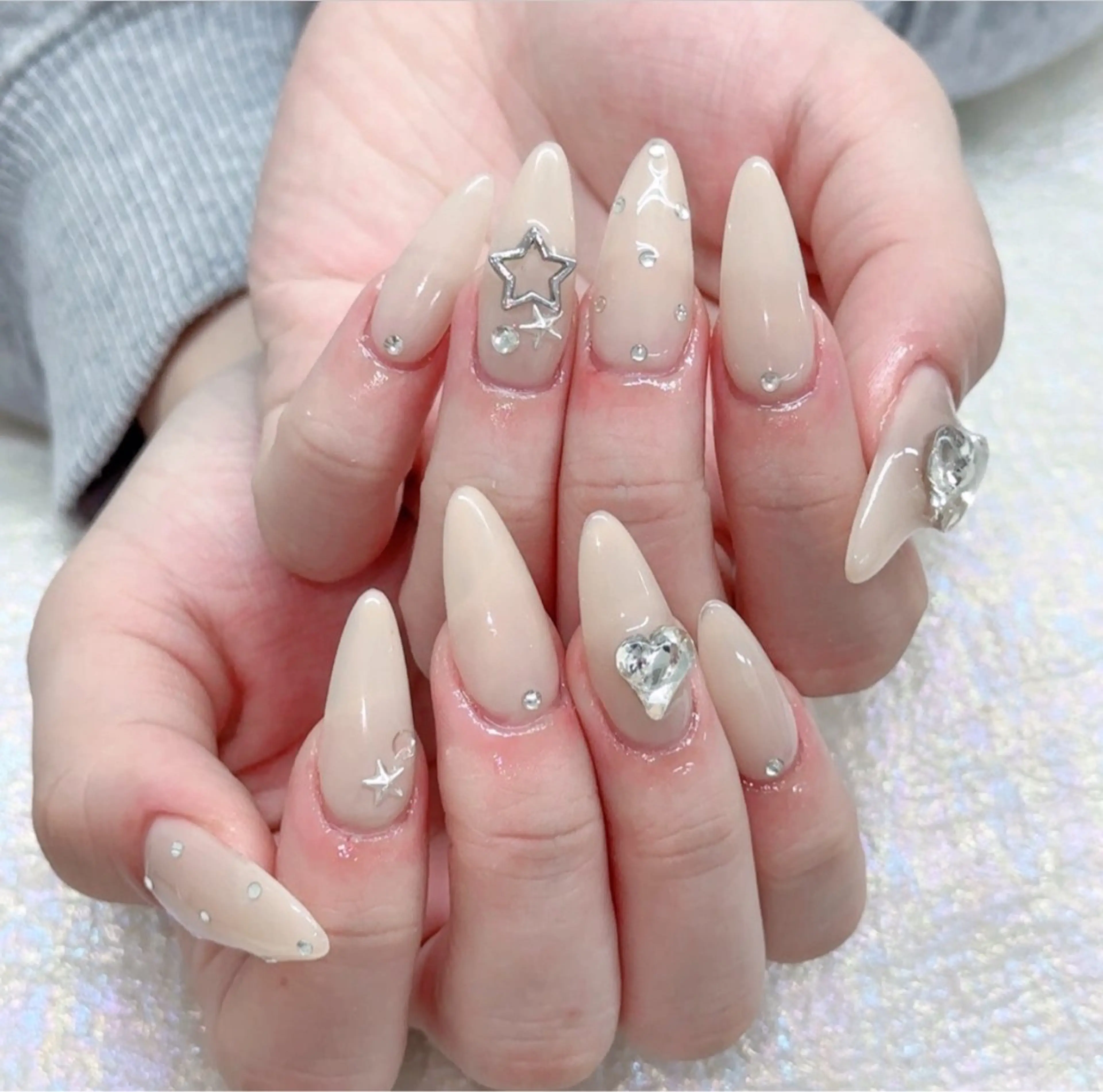 ネイル 長さ出し グラデーション キラキラネイル 韓国ネイル ラメ(グリッター) ハンドネイル ハンドケア Chisa Nail Studio所属・チ サのネイルデザイン
