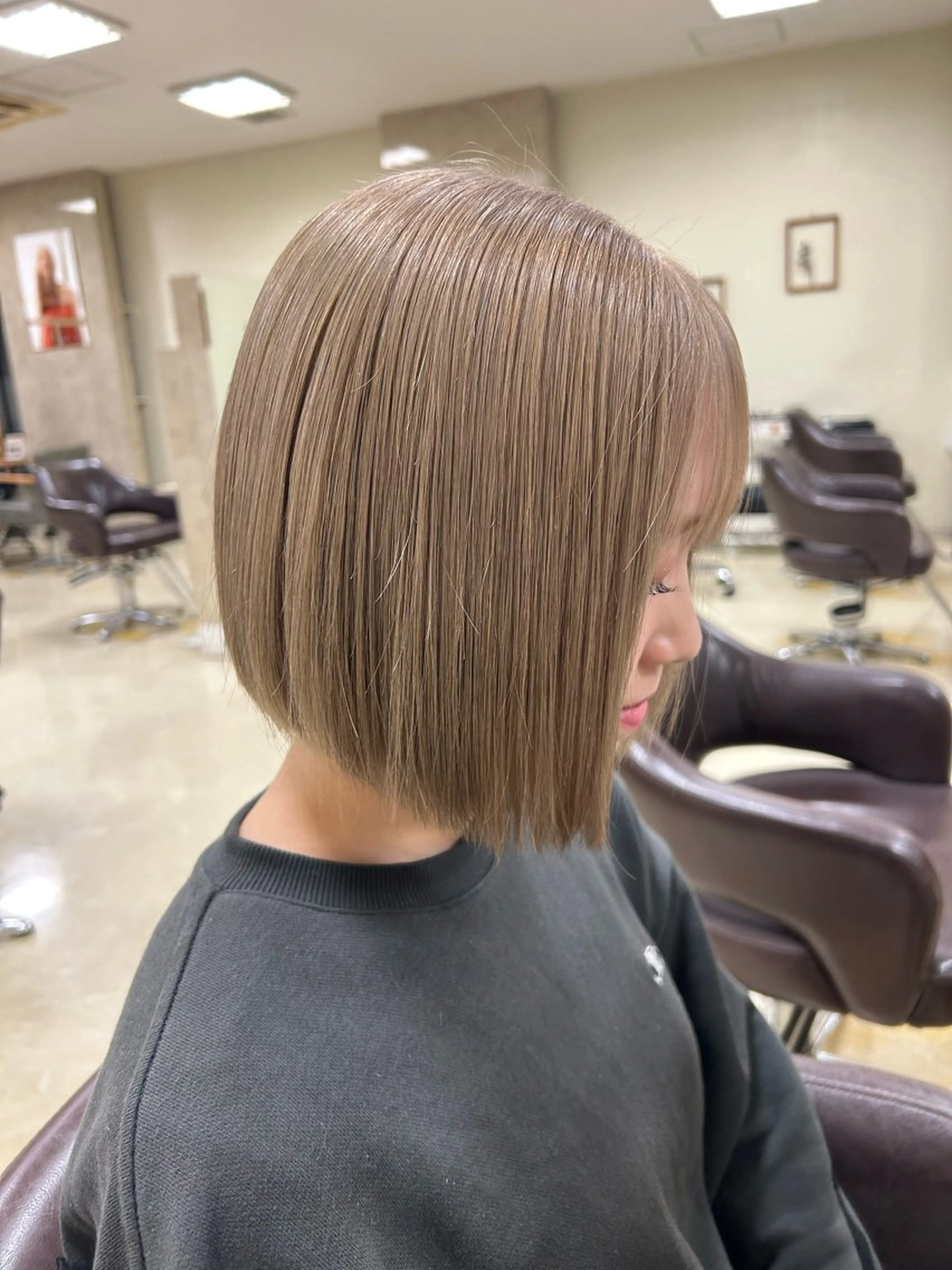 ミディアム カラー 切りっぱなしボブ ボブ ふくどめ りなのヘアスタイル