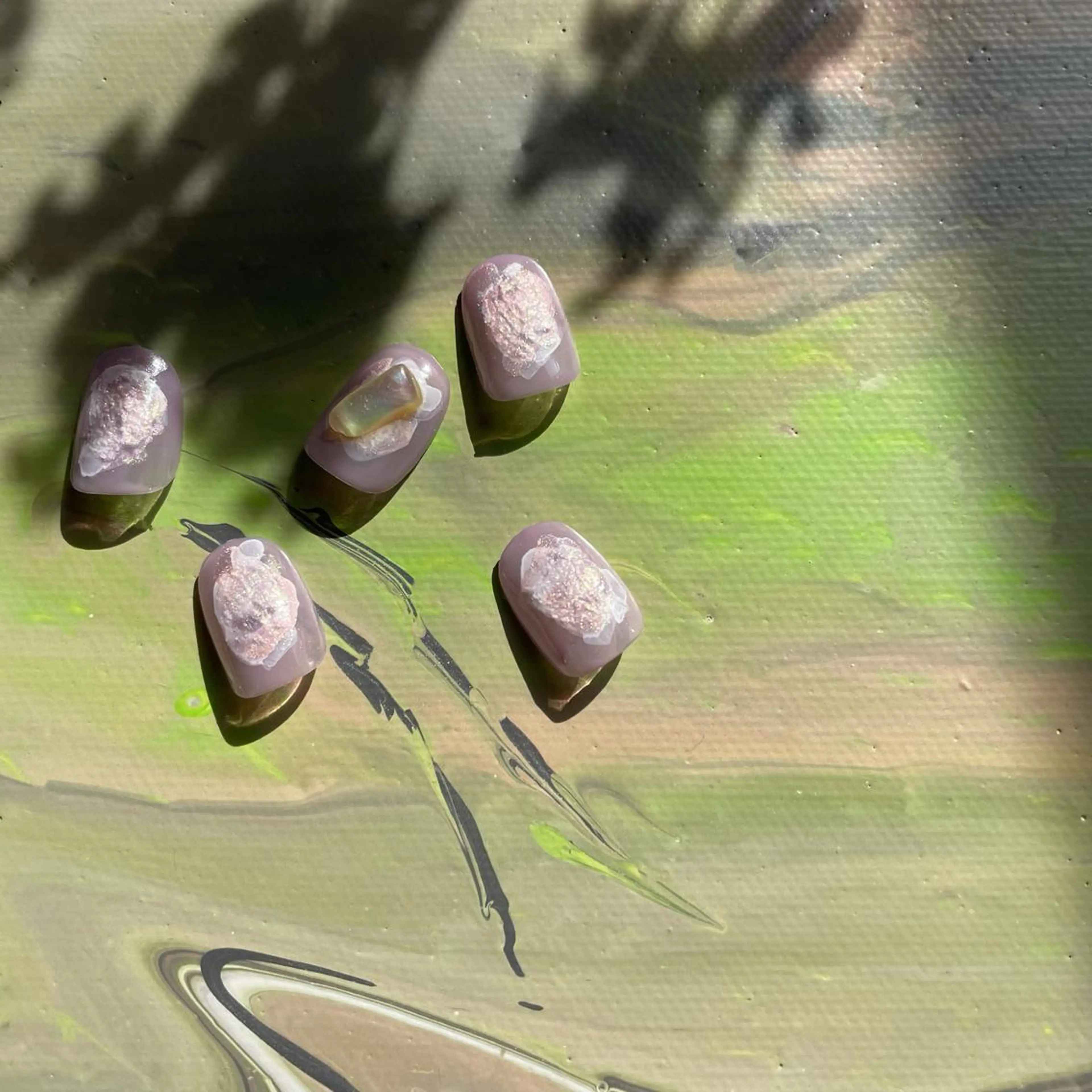 ネイル オーロラネイル 氷ネイル・うるうるネイル 韓国ネイル ミラーネイル ニュアンスネイル ハンドネイル VOLLMOND nailのネイルデザイン