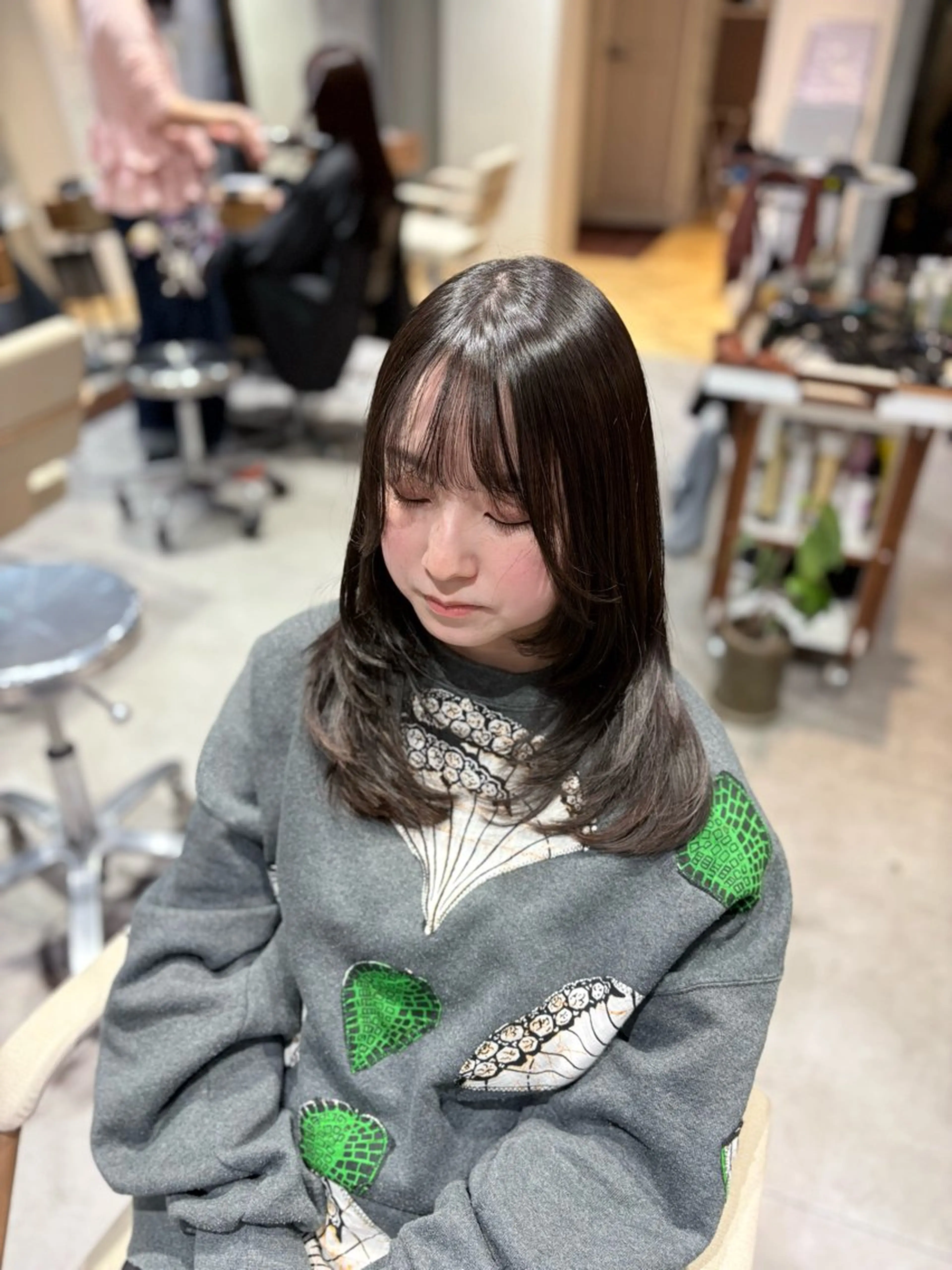 セミロング カット ヘアカラー 寺下 璃桜のヘアスタイル