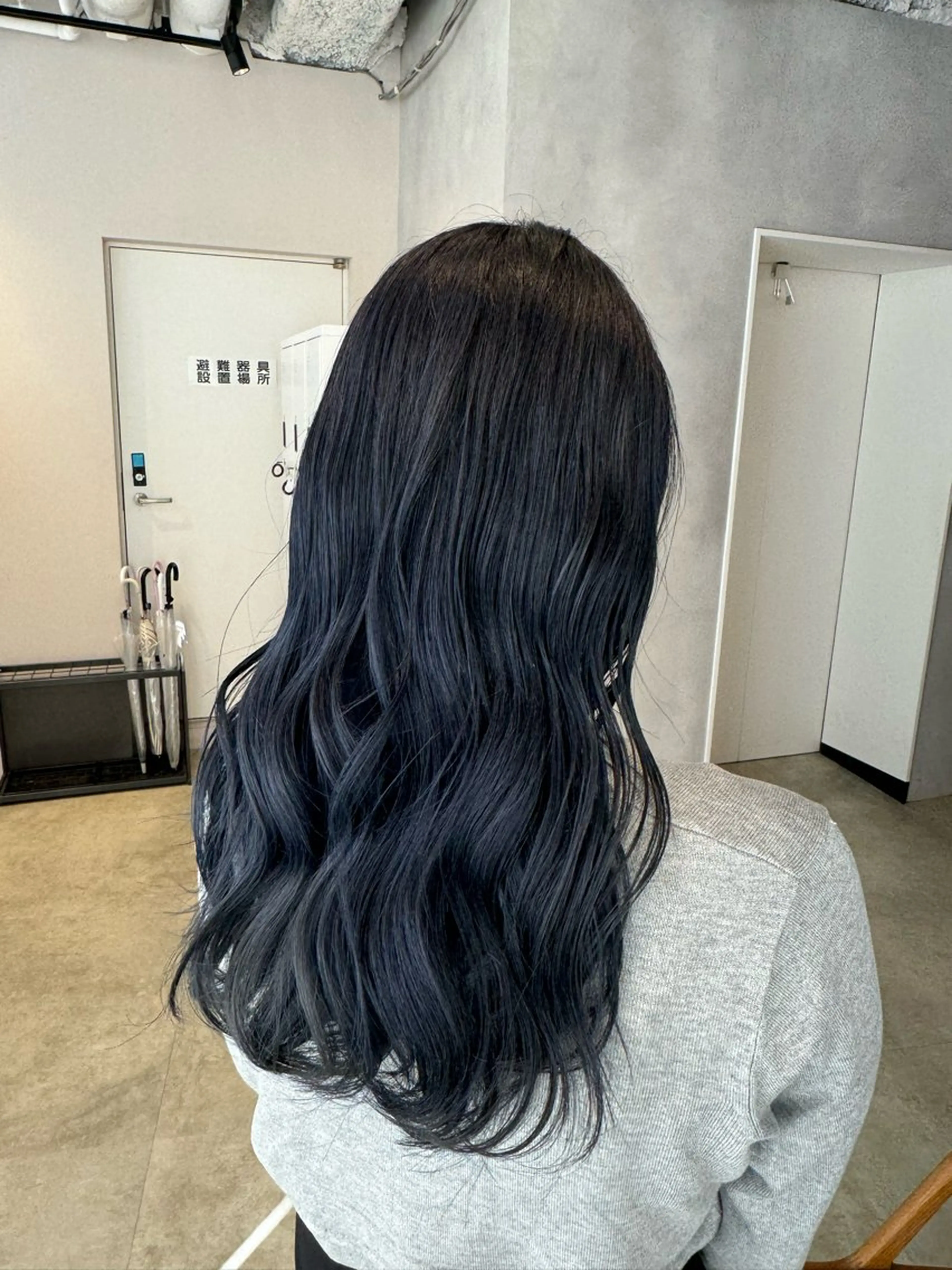 カラー ブリーチ ブルーカラー ネイビーカラー カット ヘアカラー トリートメント 透明感カラー✨艶髪 制作🌱山根あゆみのヘアスタイル