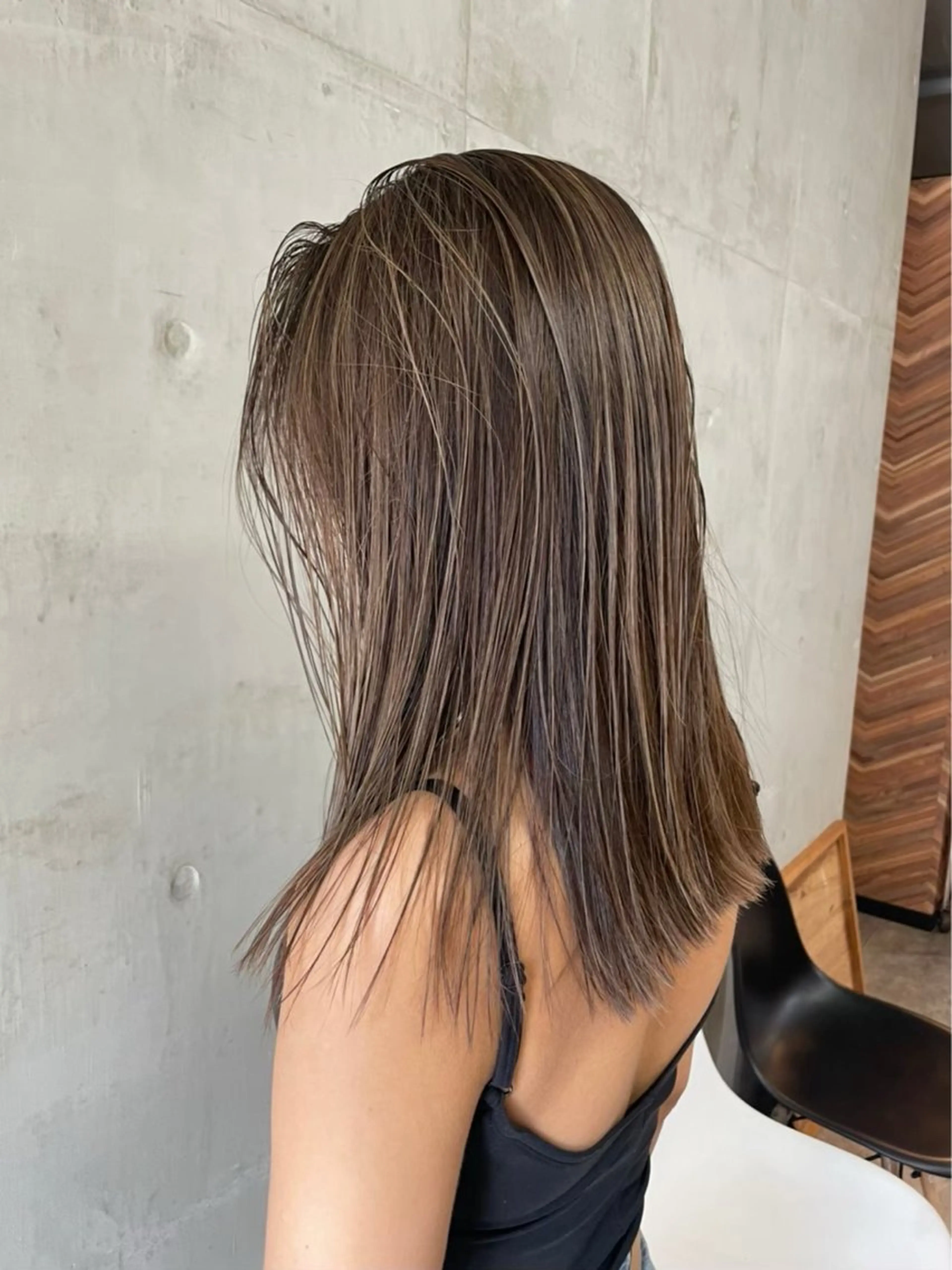 セミロング ハイライト ヘアカラー SALT WATER所属・南堀江ハイトーン ×カットMIKU🍒のヘアスタイル