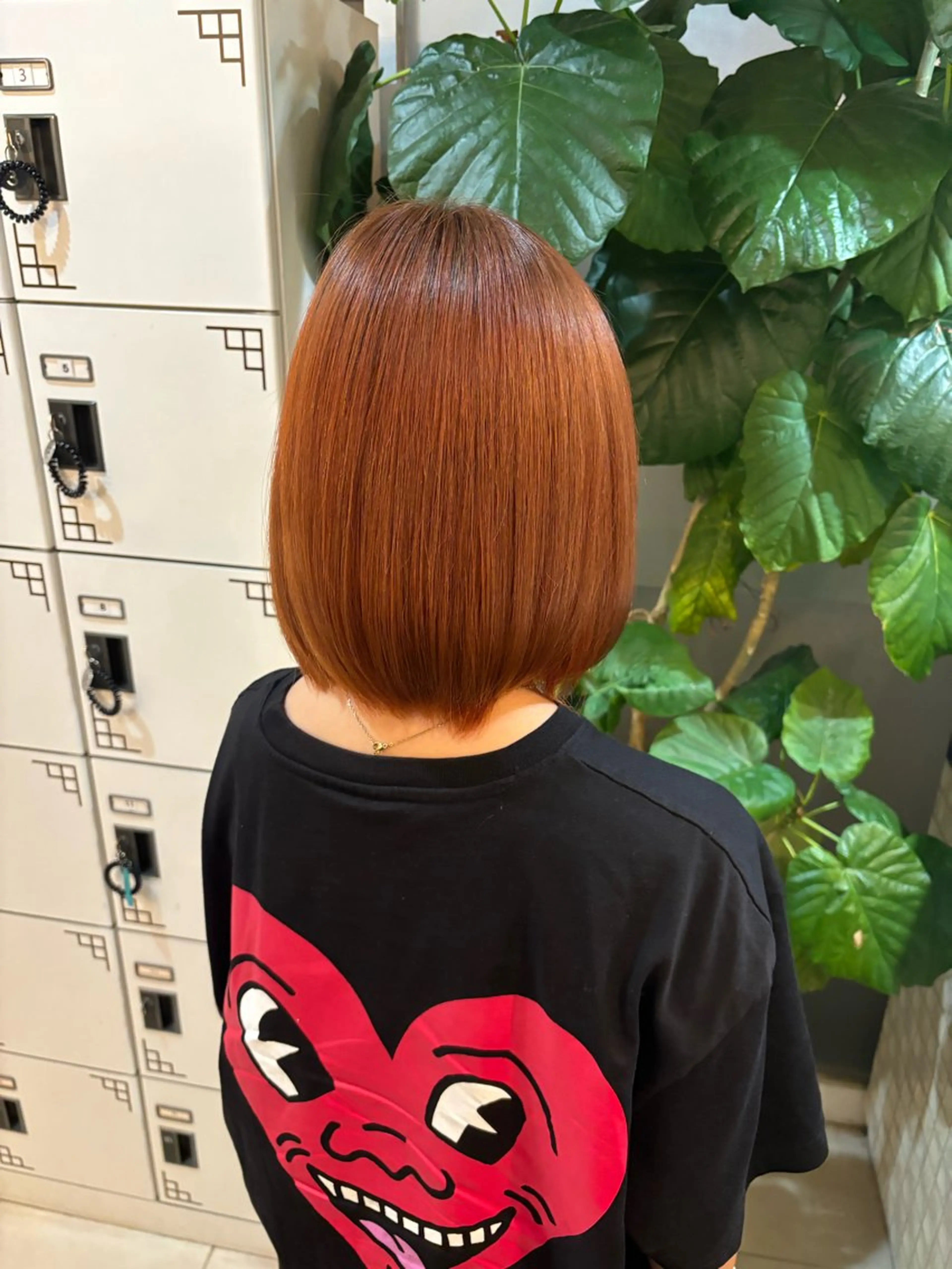 ミディアム カラー 伊藤 杏奈のヘアスタイル