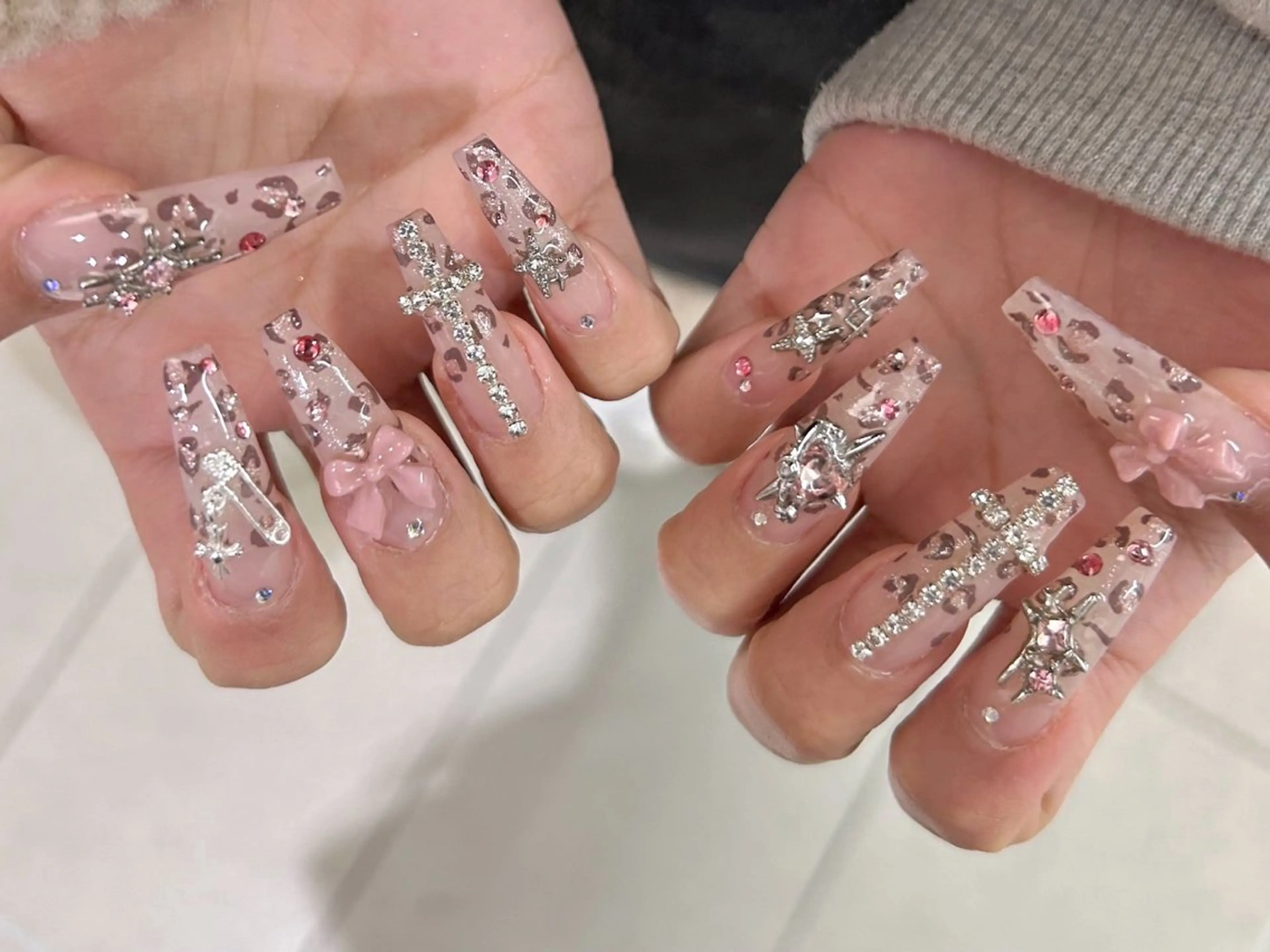 ネイル キラキラネイル ピンク ハンドネイル peTiT chikaneのマツエク・マツパデザイン