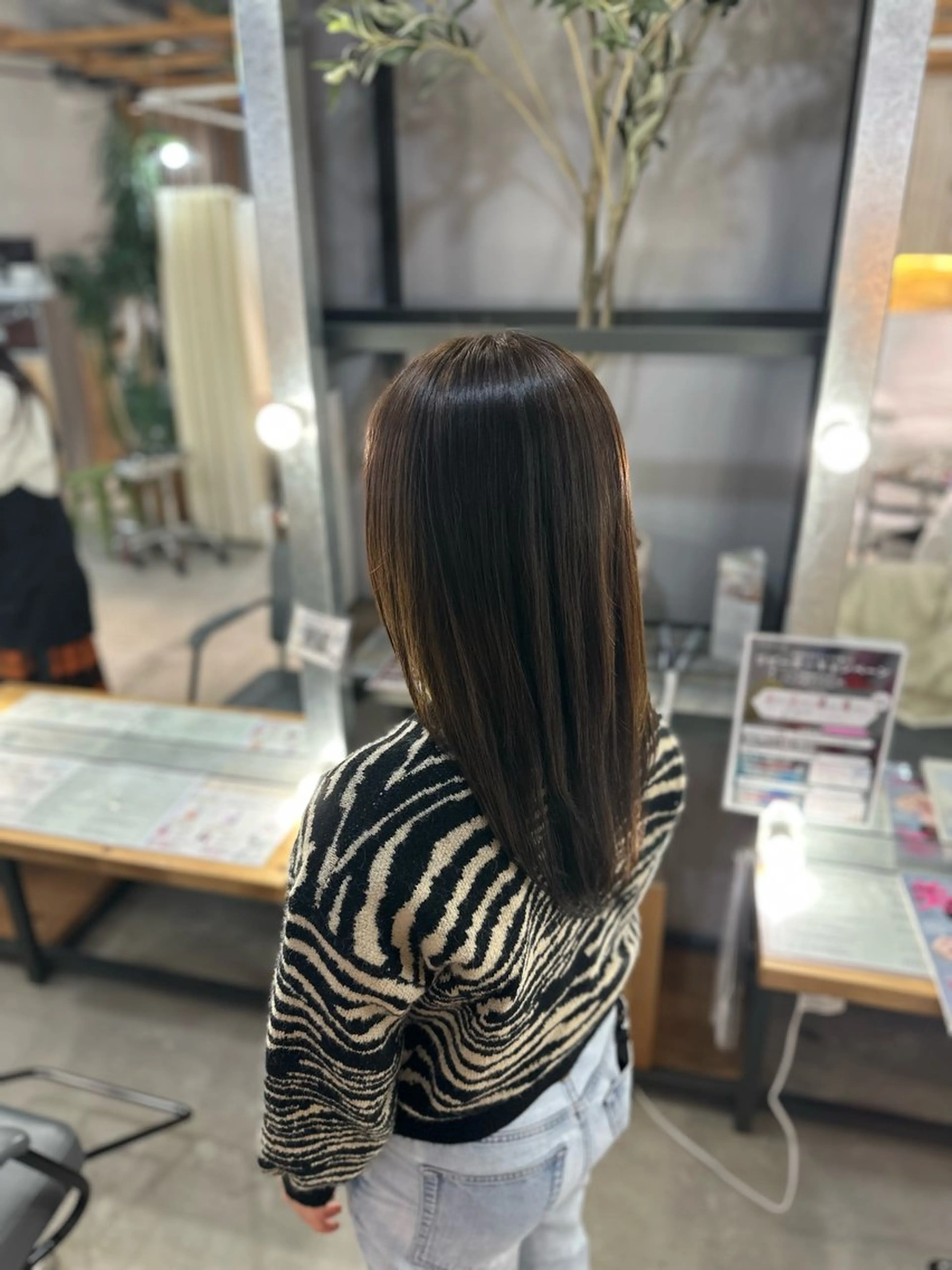 セミロング カラー 溜 一太のヘアスタイル