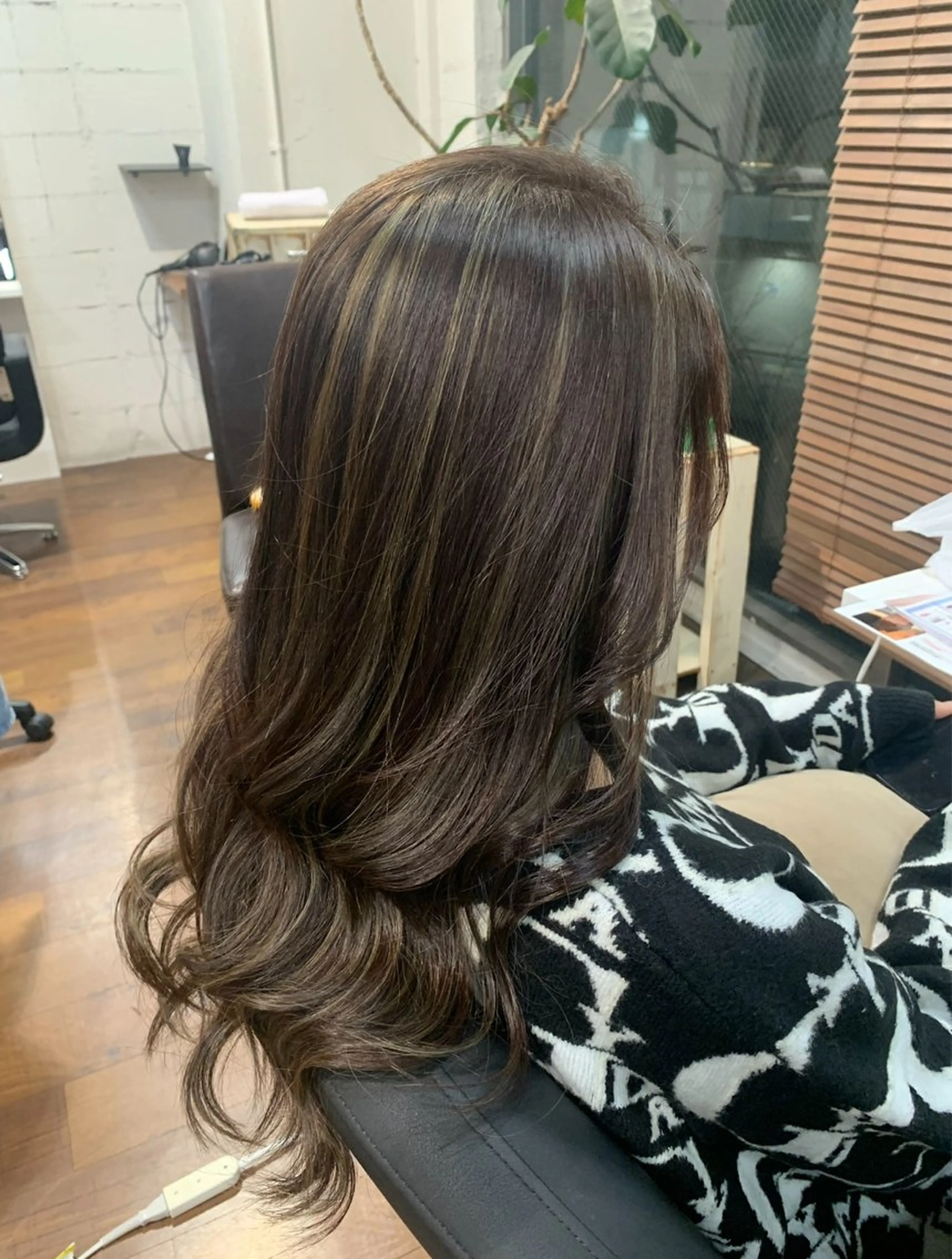 当日予約も大歓迎🫧🪄✨ハイライト(ブリーチ込)＋カラー＋(オージュアトリートメントも可)の写真