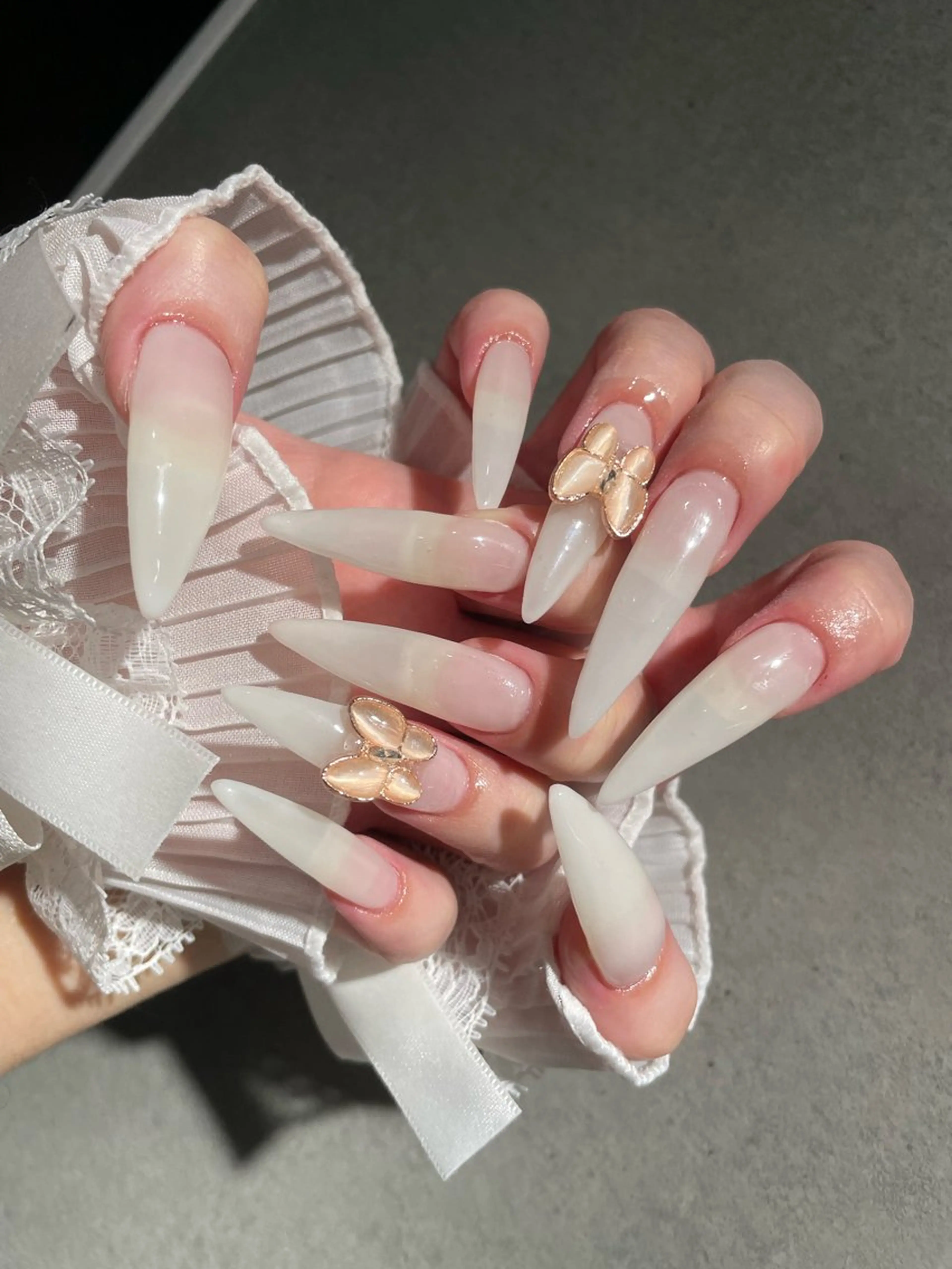 2本アート（8本ワンカラー）💅✨️オフ込みの写真