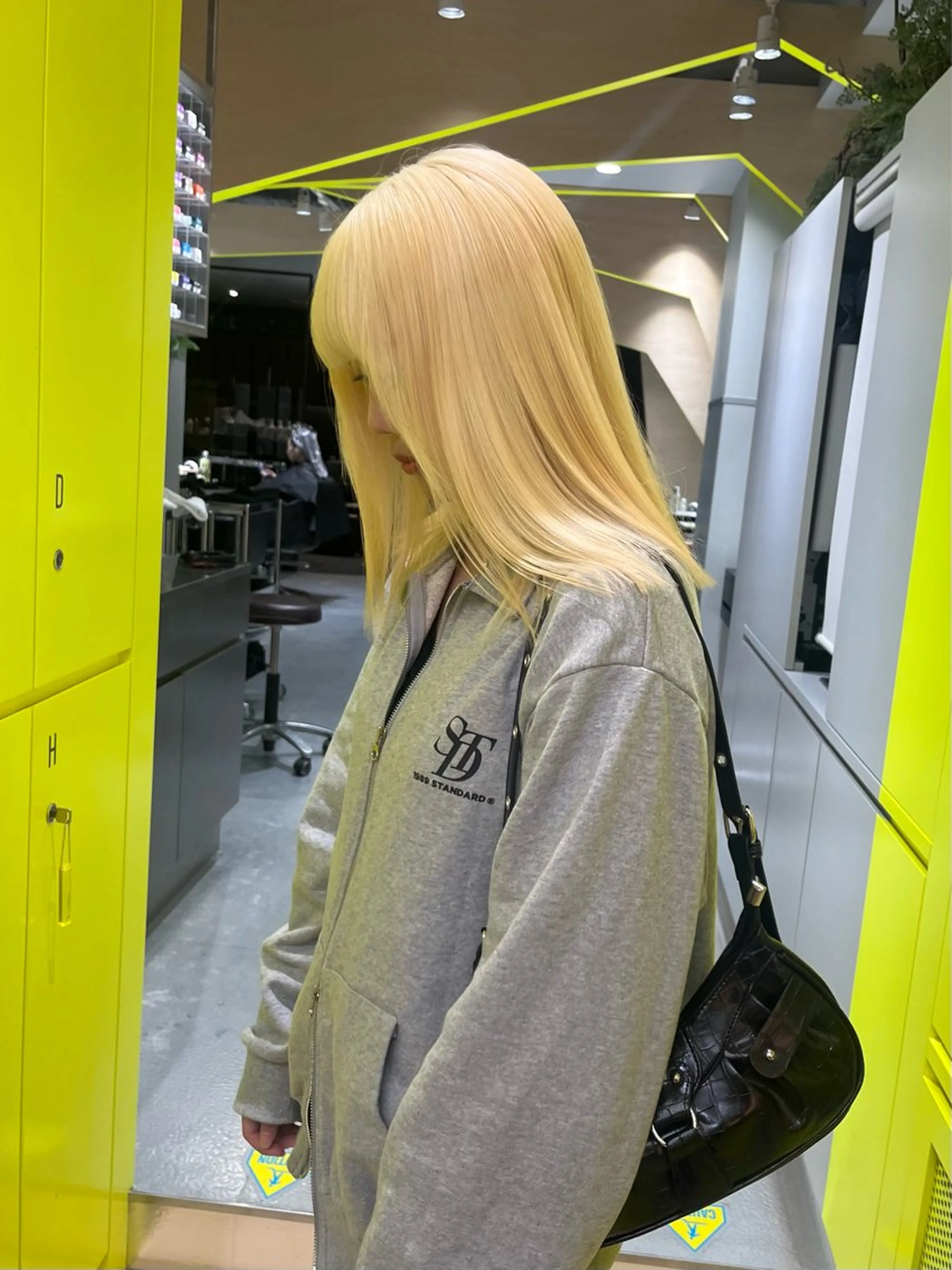 ミディアム 🟣niw SHUNNA🟣のヘアスタイル