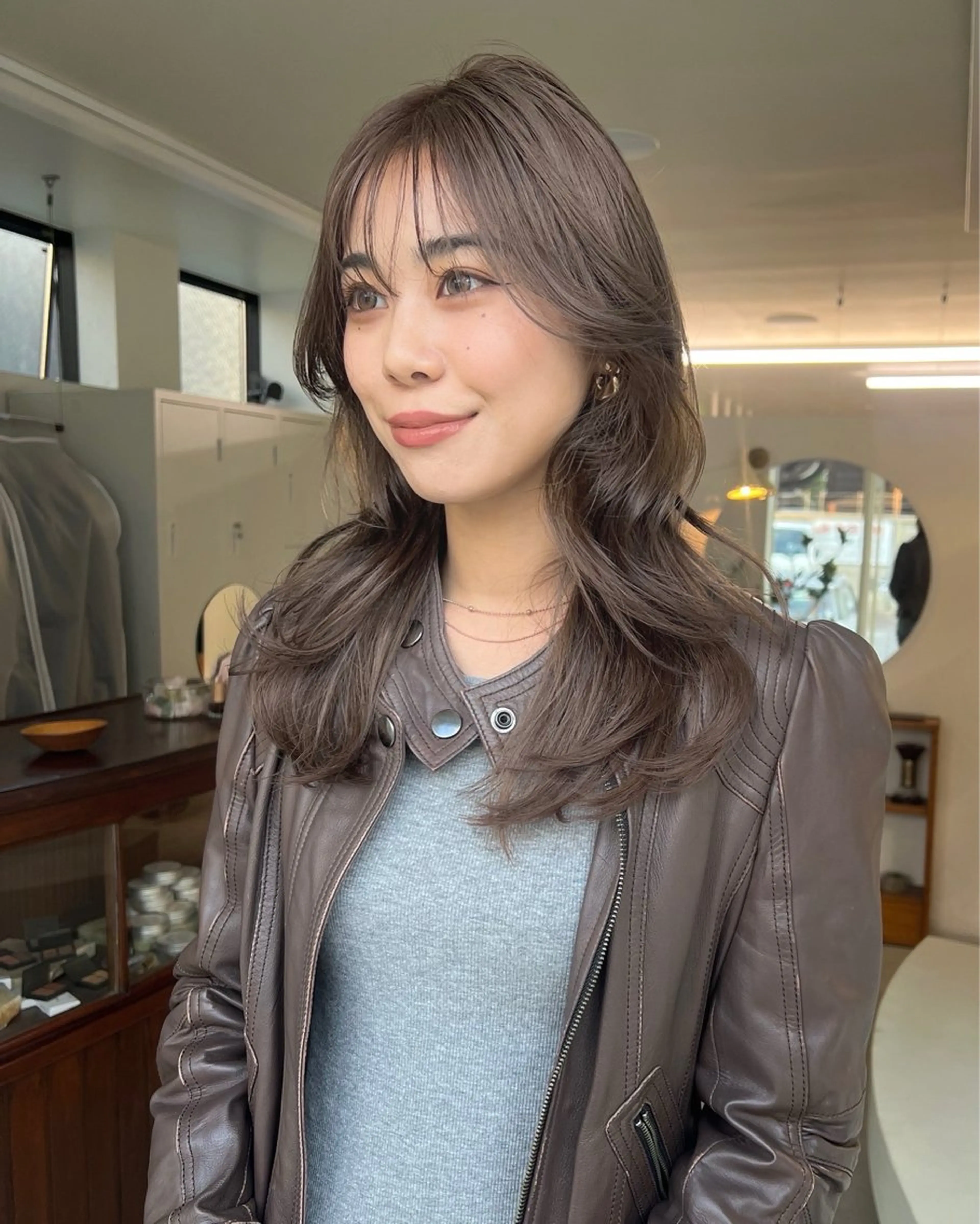 セミロング カラー 小林 美咲のヘアスタイル