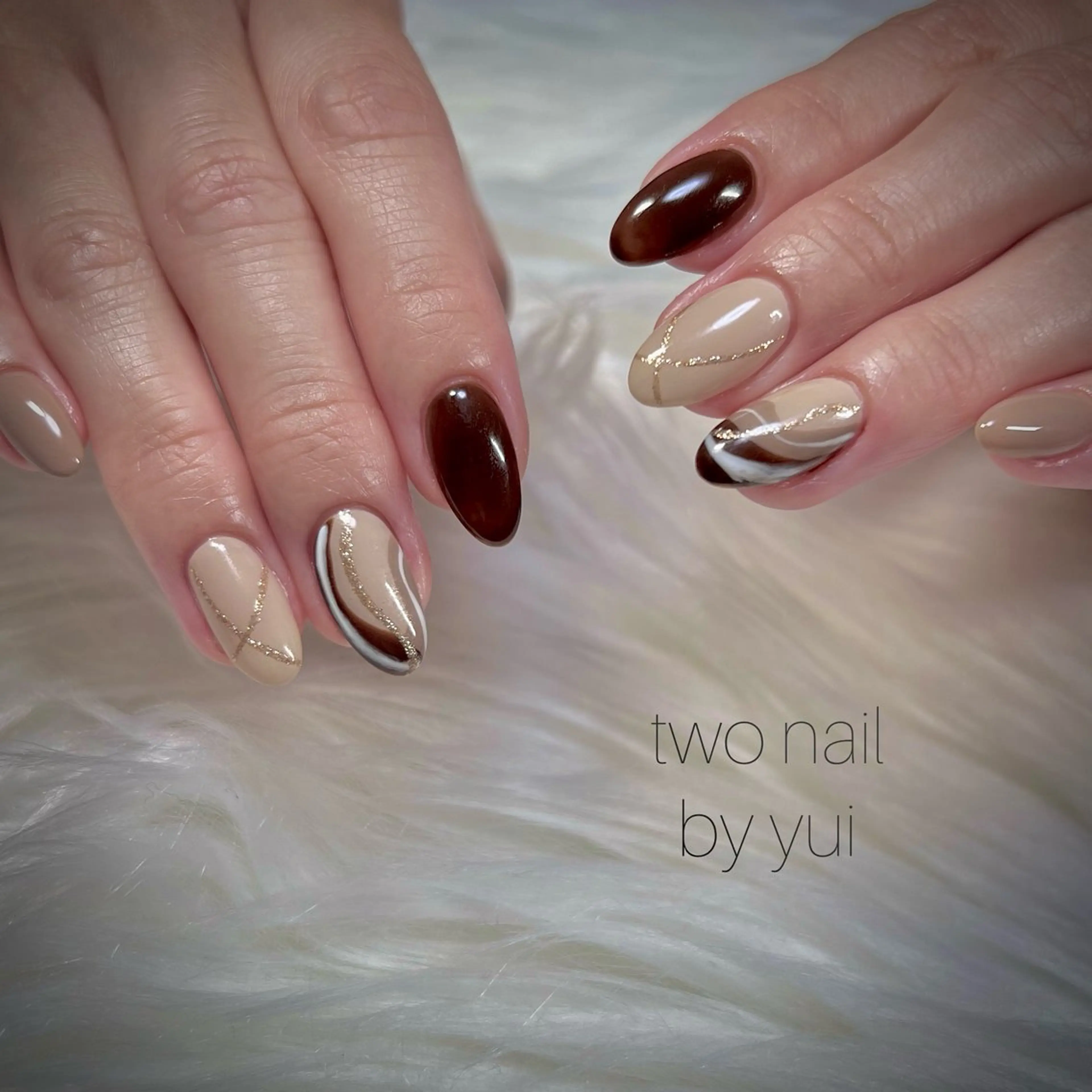 ネイル アートネイル ブラウン ネイルチップ ホワイト ハンドネイル two nailのネイルデザイン