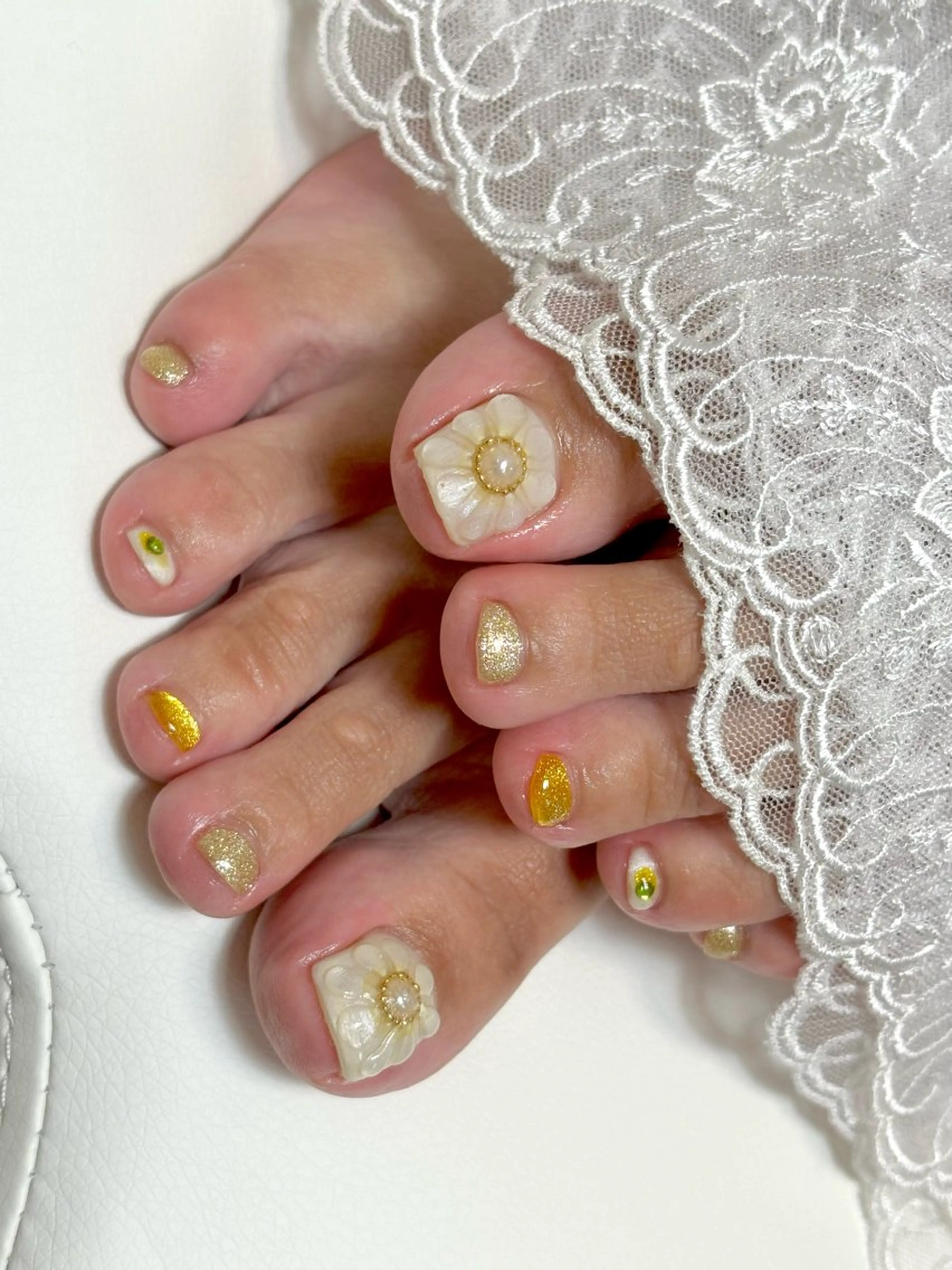 ネイル フラワーネイル フットネイル ぷっくりネイル ストーンネイル フットネイル Belle　ネイル＆ ホワイトニングサロンのネイルデザイン