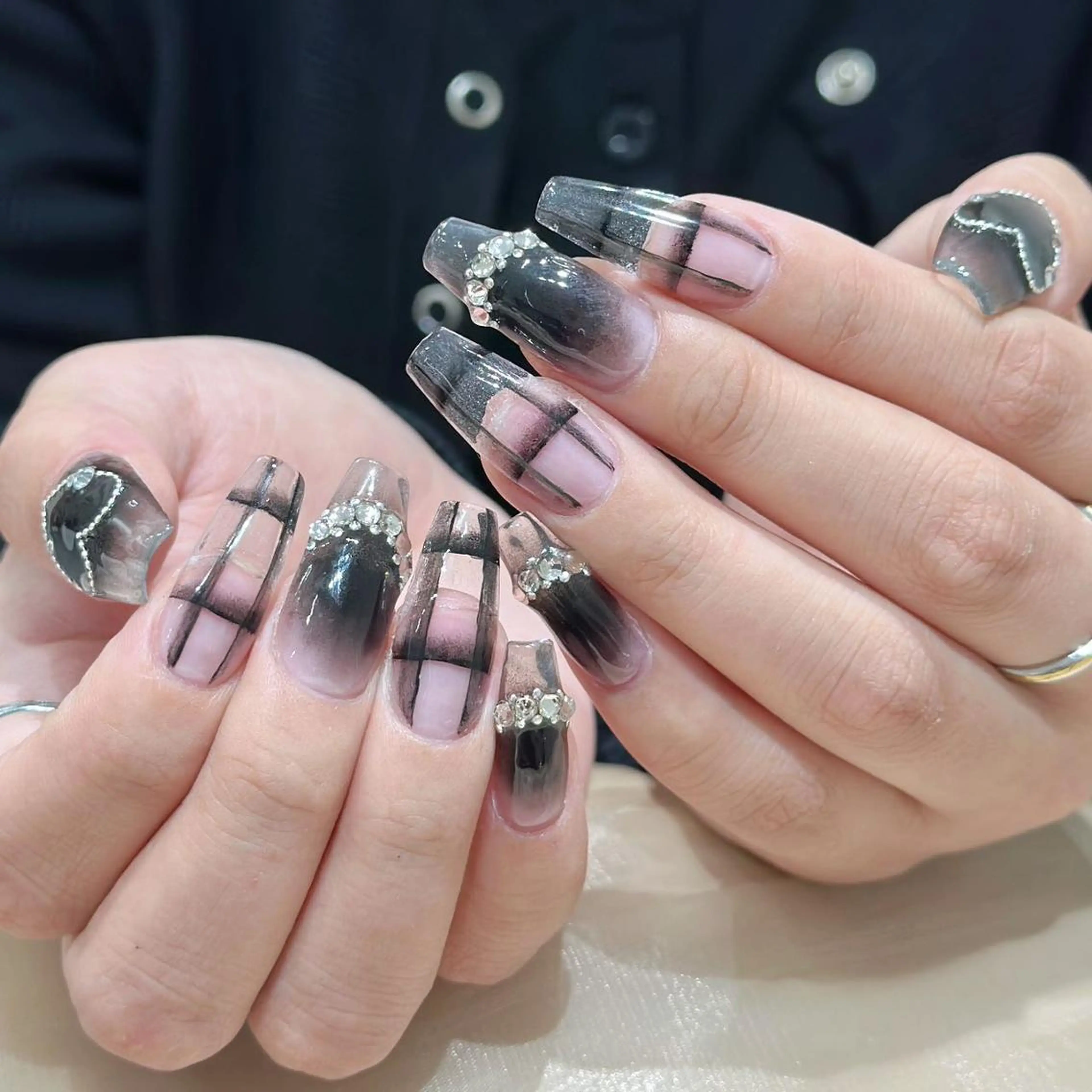 ネイル アートネイル 長さ出し ネイルチップ Queens momoのネイルデザイン