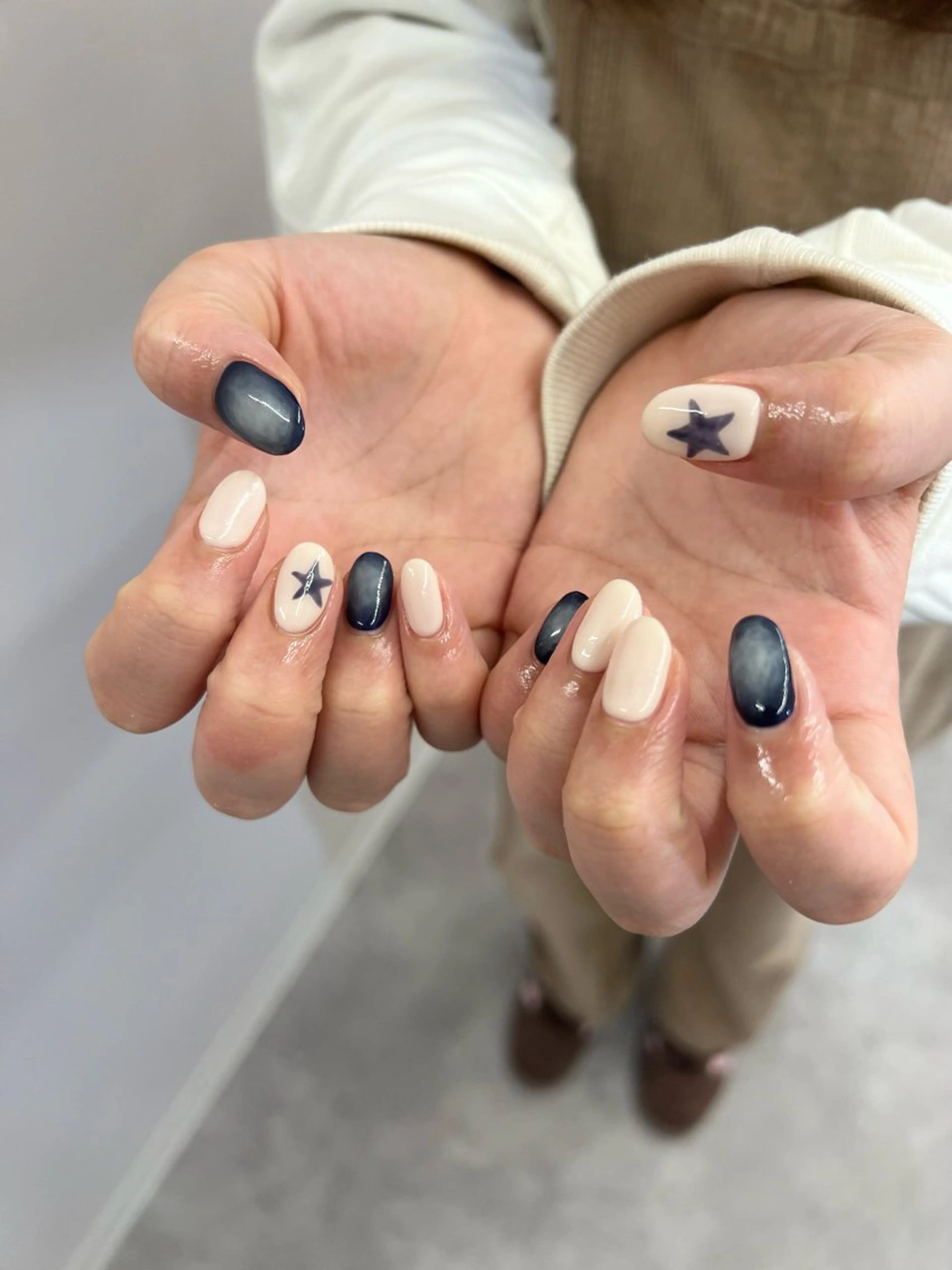 ネイル フレンチネイル ジェルネイル マグネットネイル ネイビー ニュアンスネイル ハンドネイル ハンドケア Bana_ Nailのネイルデザイン
