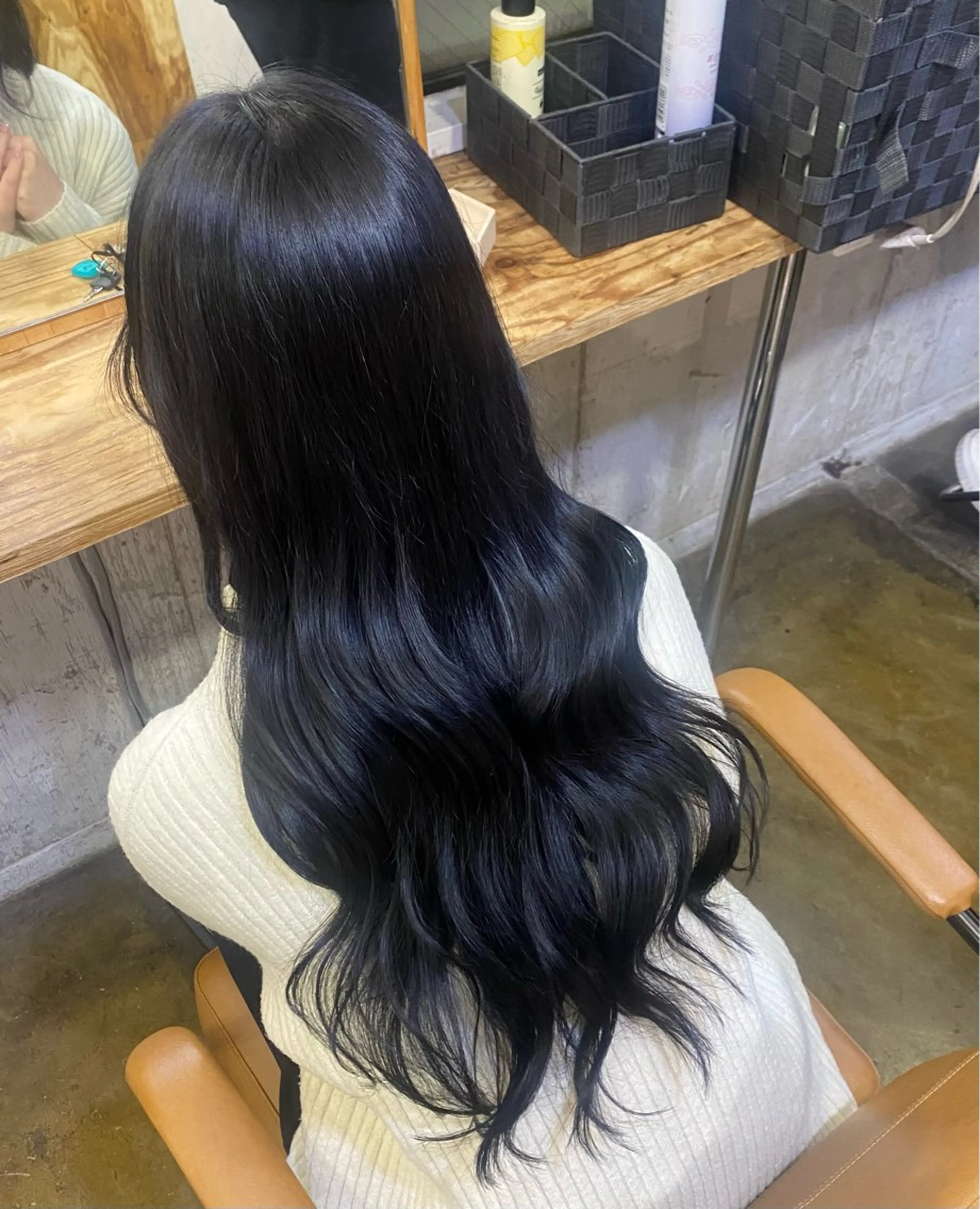 ロング カラー 黒髪 ブルーカラー ブルーブラック ブリーチカラーと、髪 質改善。HARUKAのヘアスタイル