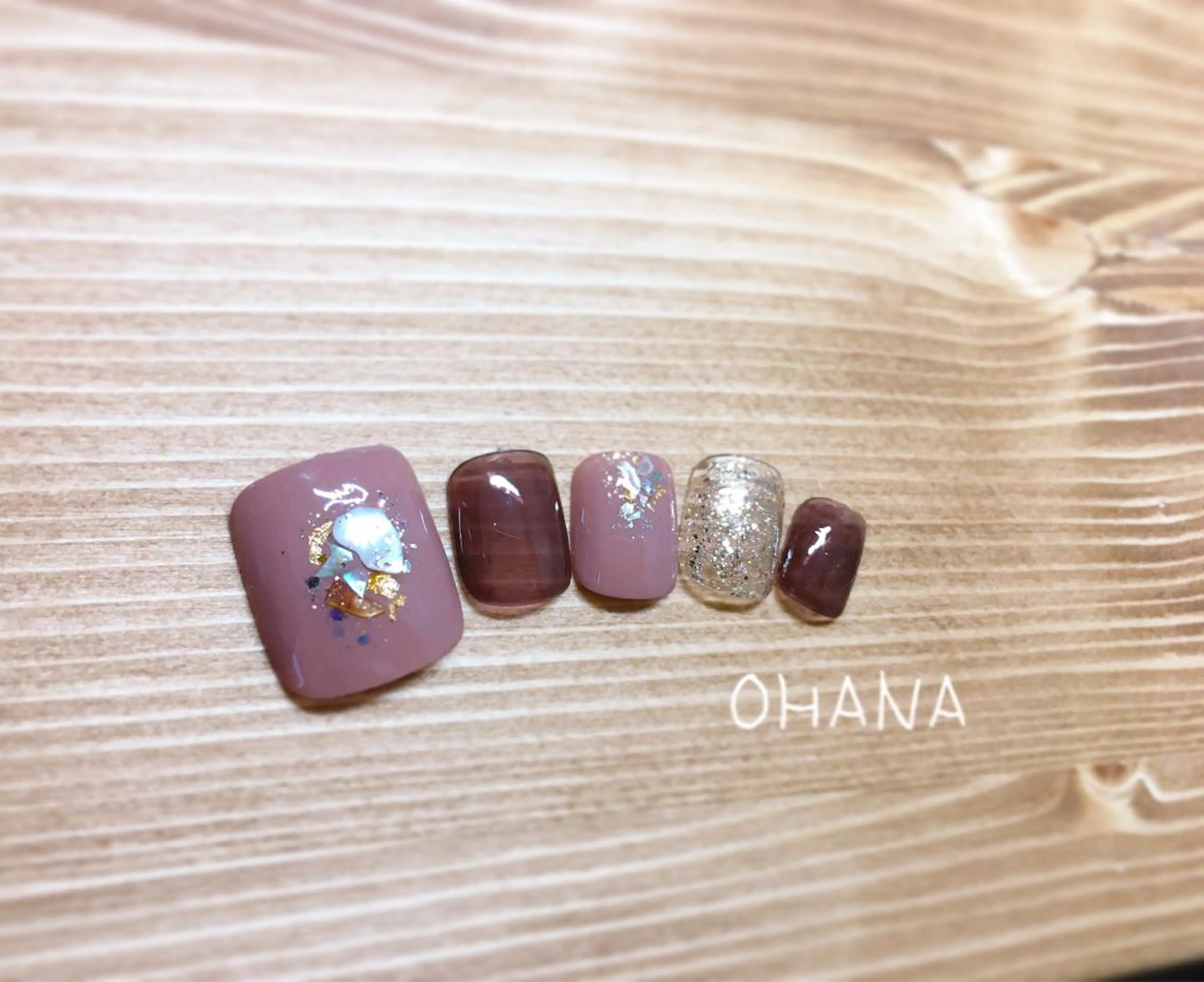 ネイル フットネイル ラメ(グリッター) ラメグラデーション ミラーネイル ニュアンスネイル nailroom  OHANA所属・nailroom OHANA🌴のネイルデザイン
