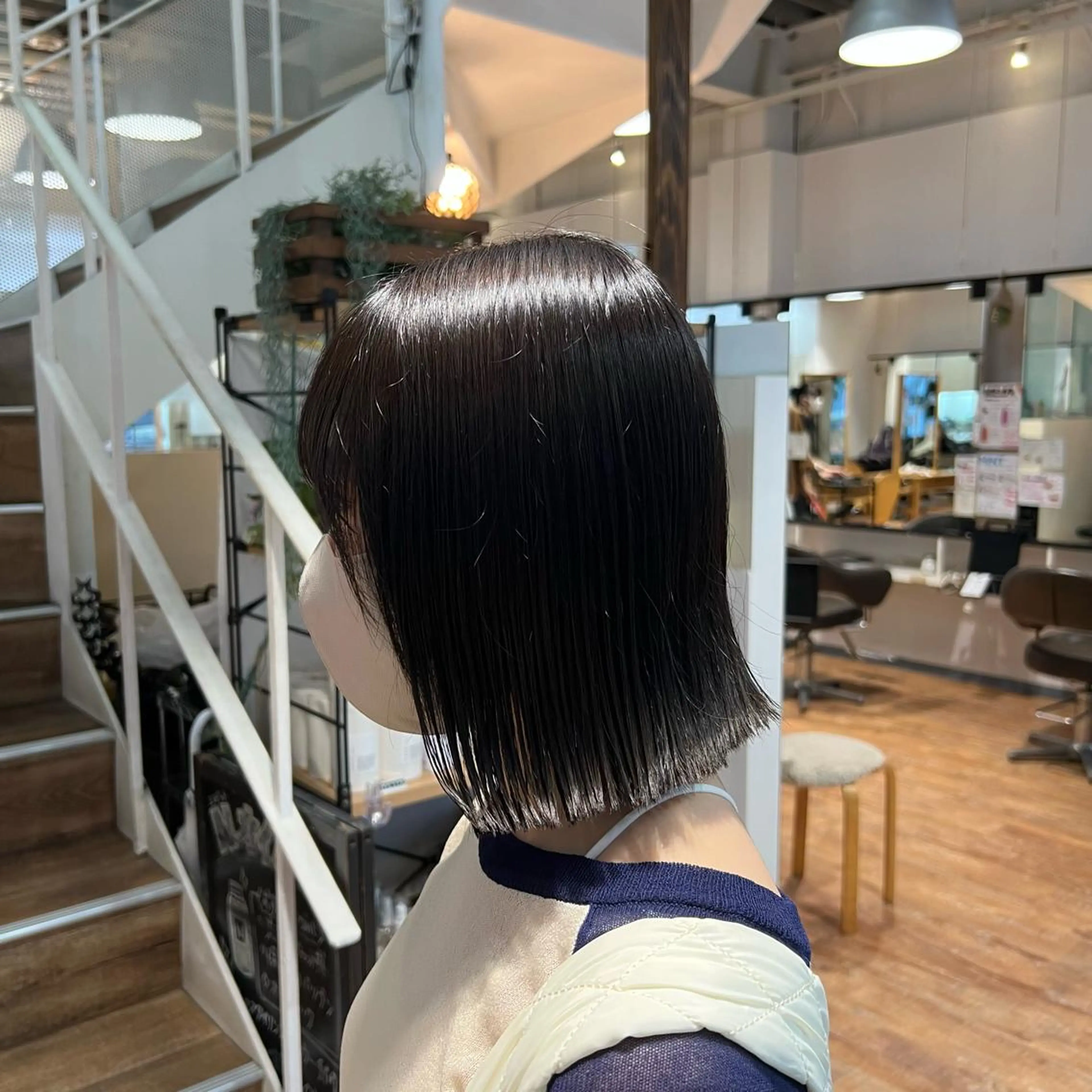 ミディアム 切りっぱなしボブ ボブ 外ハネヘア カット インナーカラー♡ Nanakoのヘアスタイル