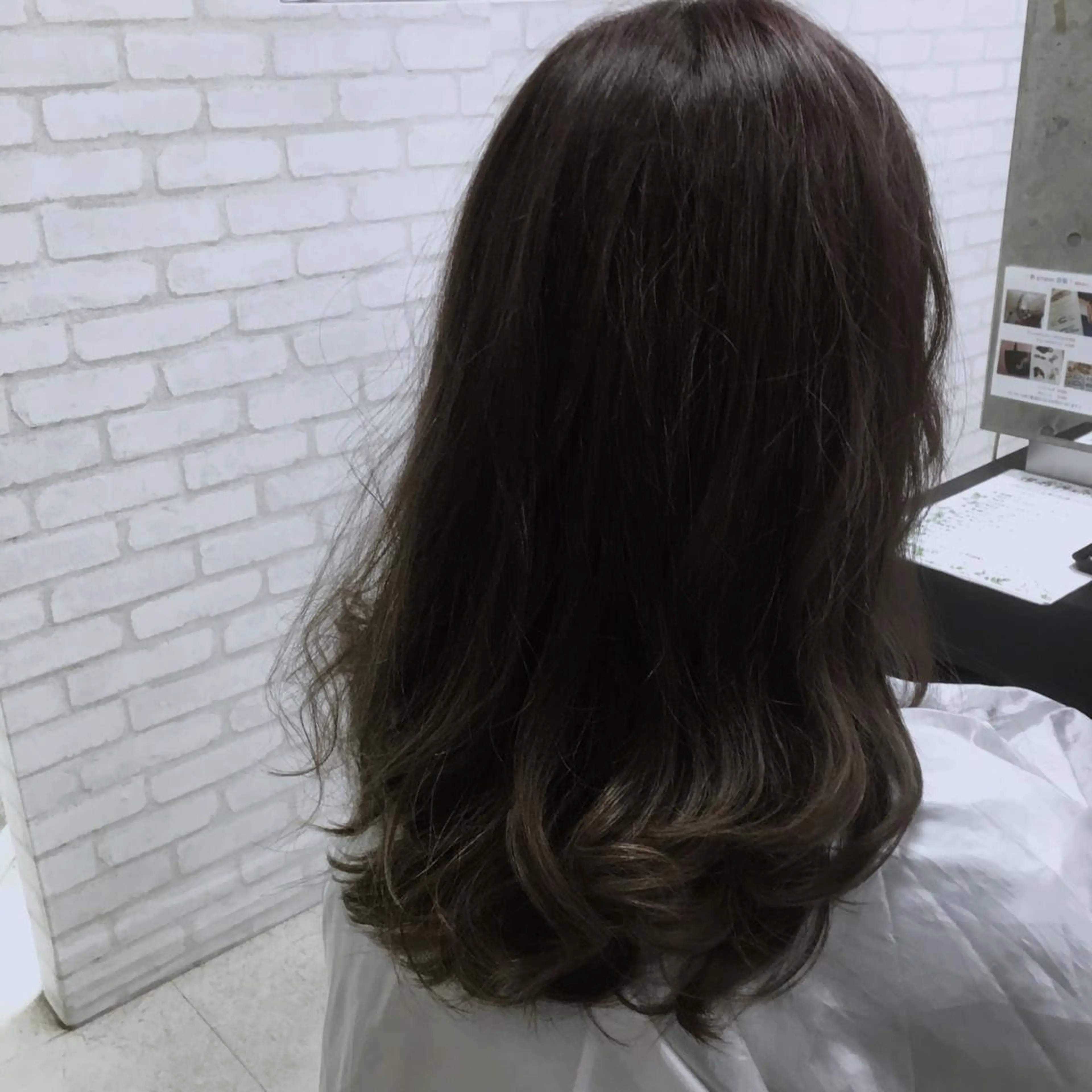 セミロング アッシュ brace 立花のヘアスタイル