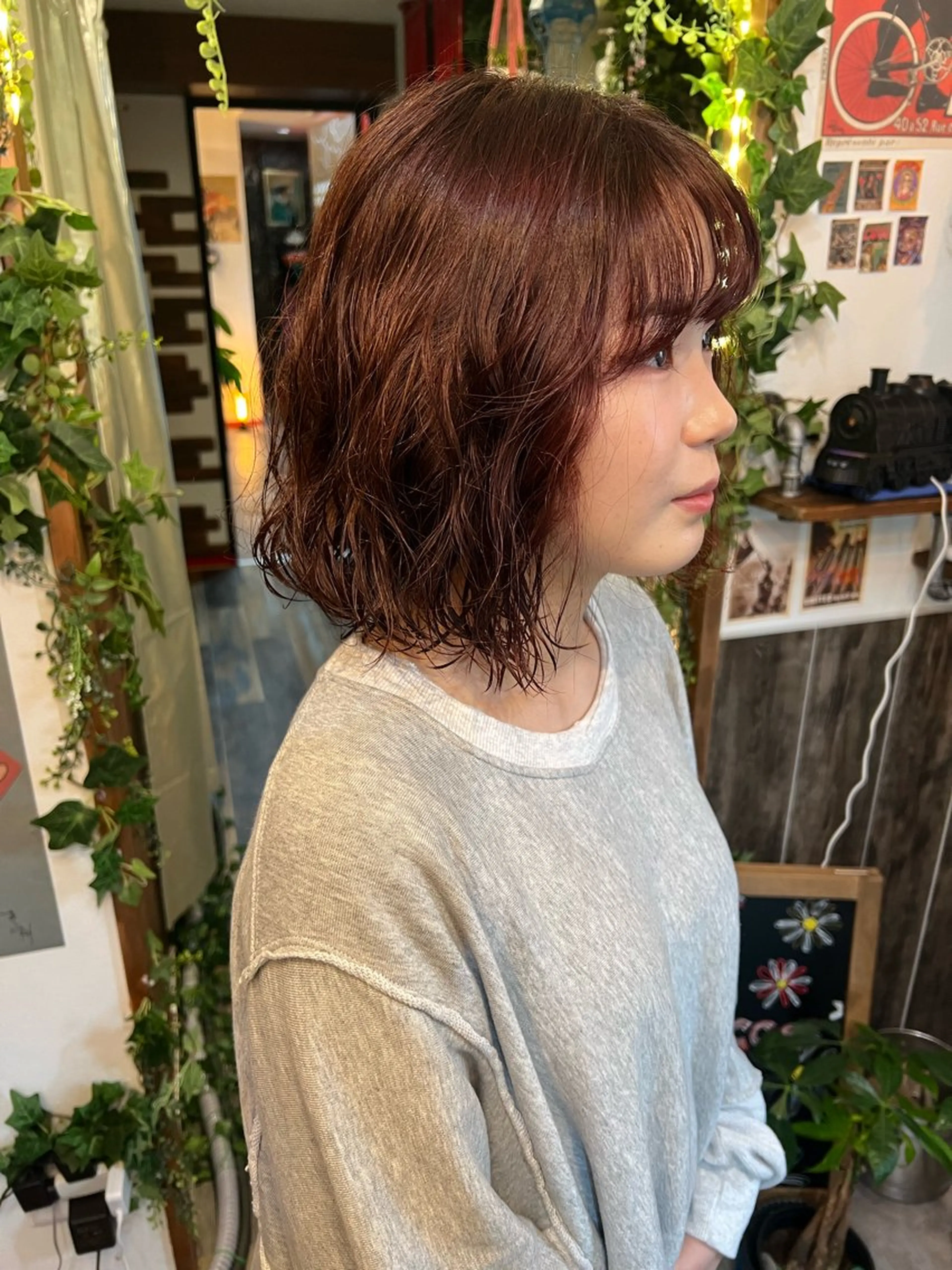 ミディアム カラー ブラウンカラー ピンクカラー ピンクブラウン カット ヘアカラー トリートメント カラーパティシエ facce🌼ikoのヘアスタイル