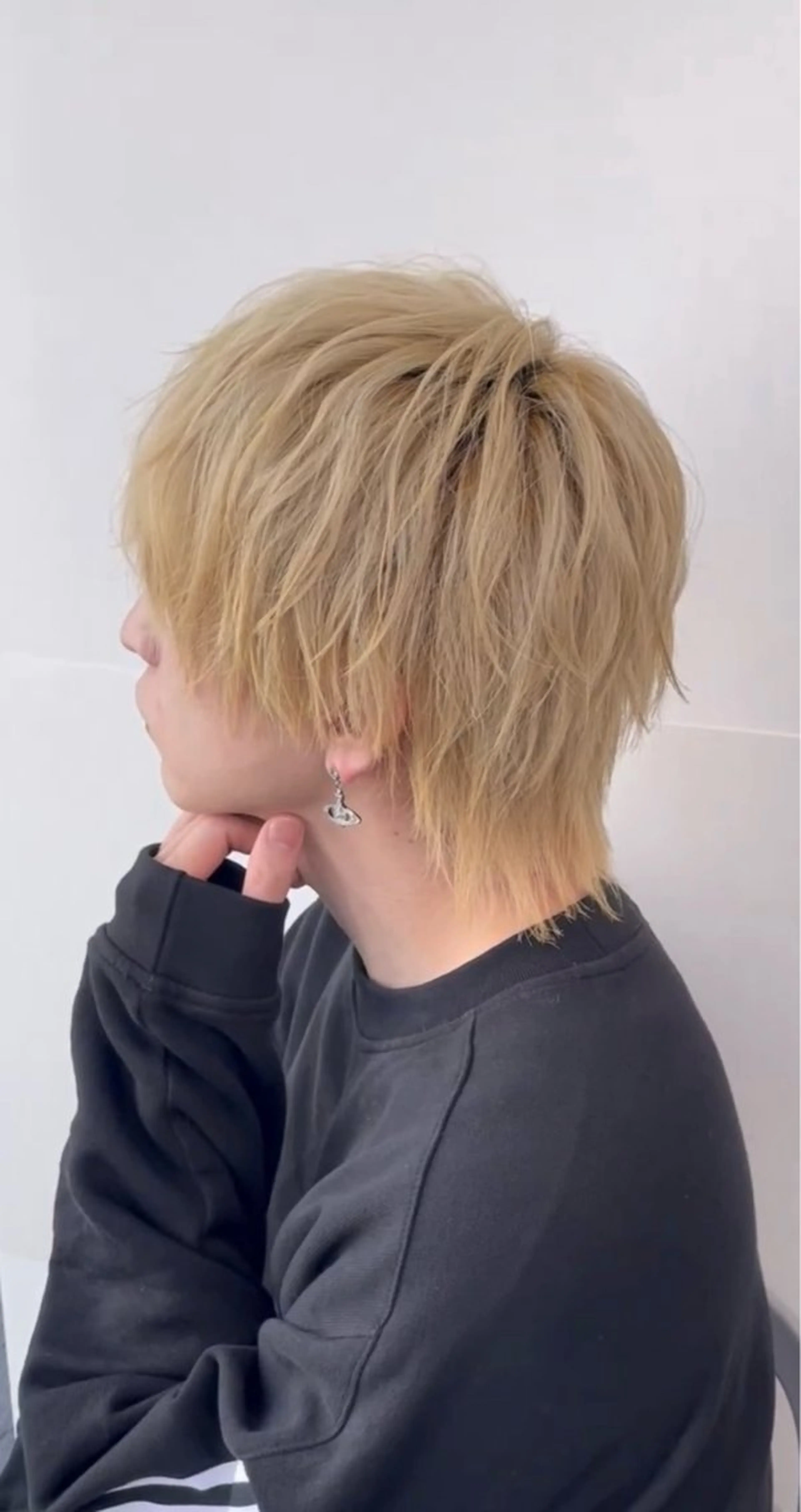 カラー メンズ メンズブリーチ メンズウルフカット ブリーチ ブロンド ウルフカット カット ヘアカラー GOTODAY シェアサロン所属・メンズウルフ🐺/ ブリーチ/MOMOのヘアスタイル