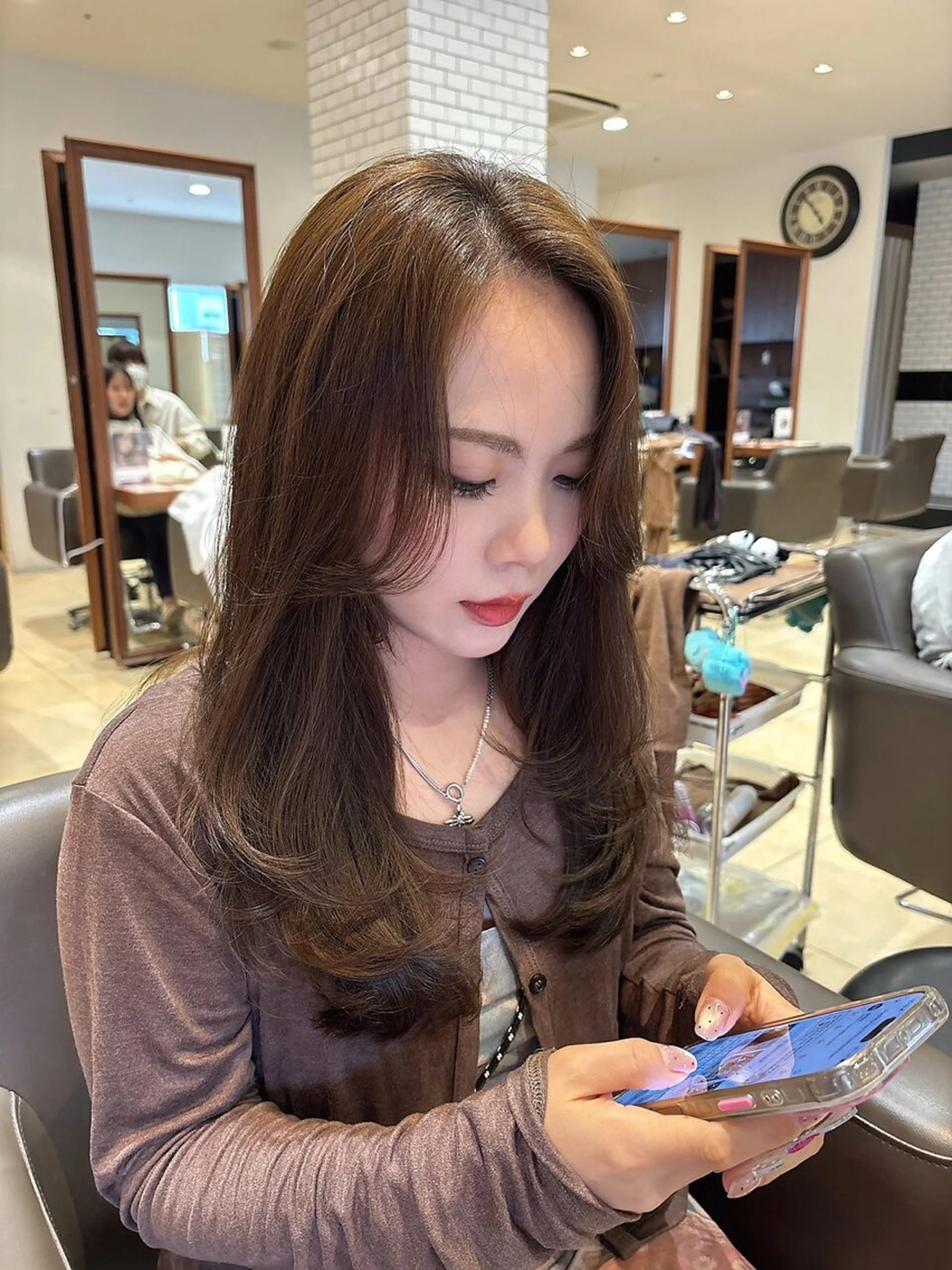 ミディアム カット トリートメント Maison髪質改善 レイヤー/ハイトーンのヘアスタイル