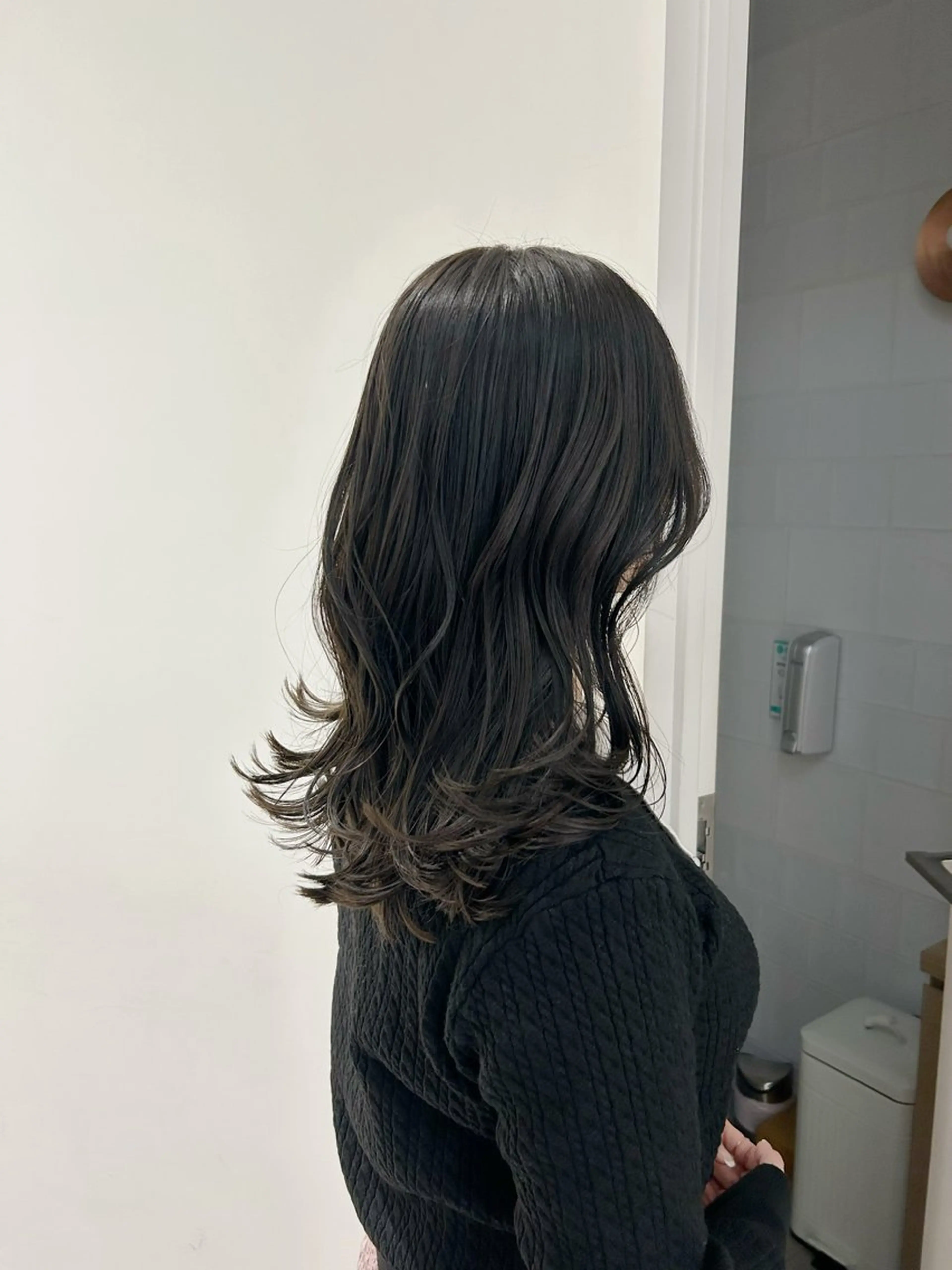 セミロング カラー 透明感カラー Nanami🧸🤍 ワンカラーモデル募集のヘアスタイル