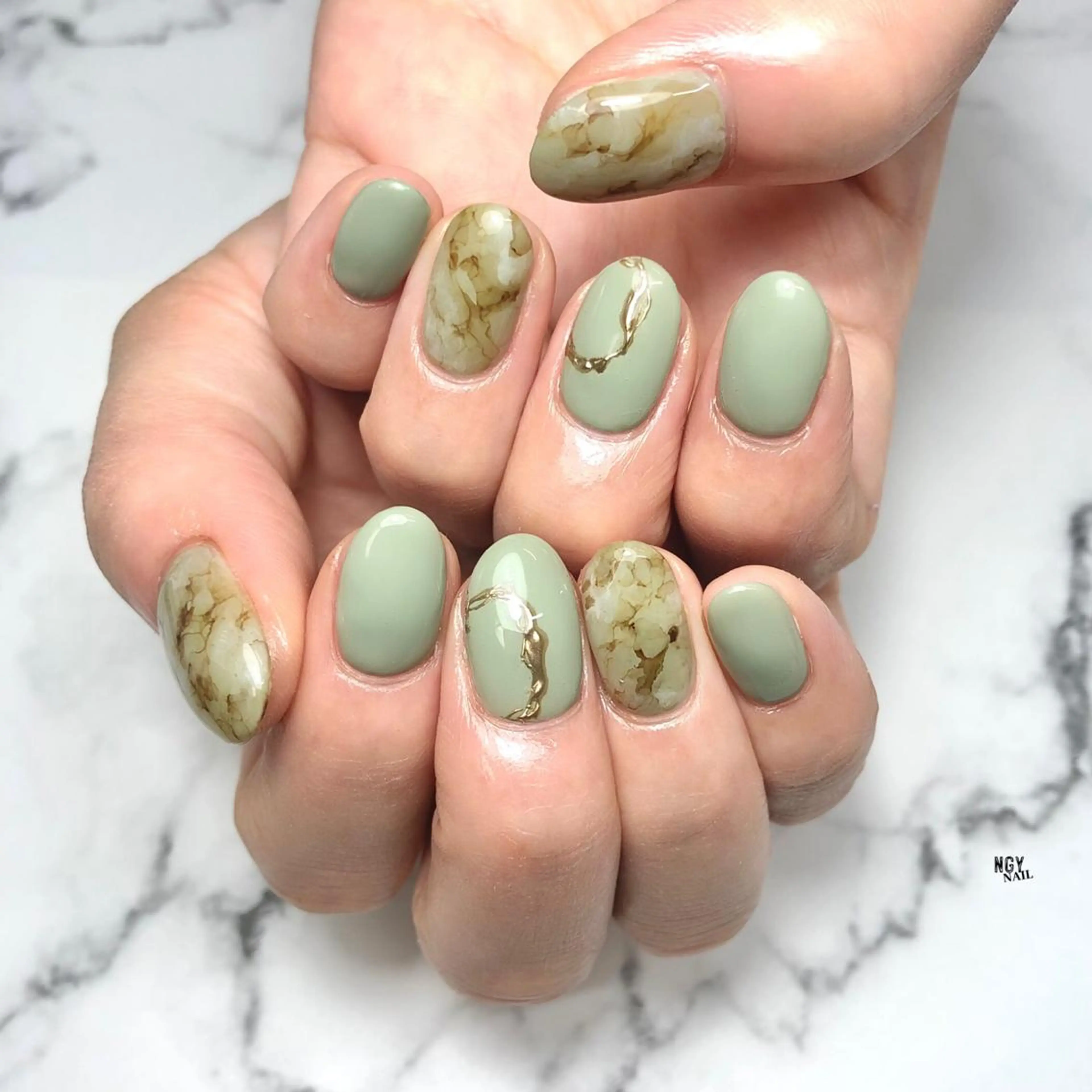 ネイル アートネイル グリーン 大理石ネイル(マーブル) ミラーネイル ニュアンスネイル ハンドネイル NAIL NOWのネイルデザイン
