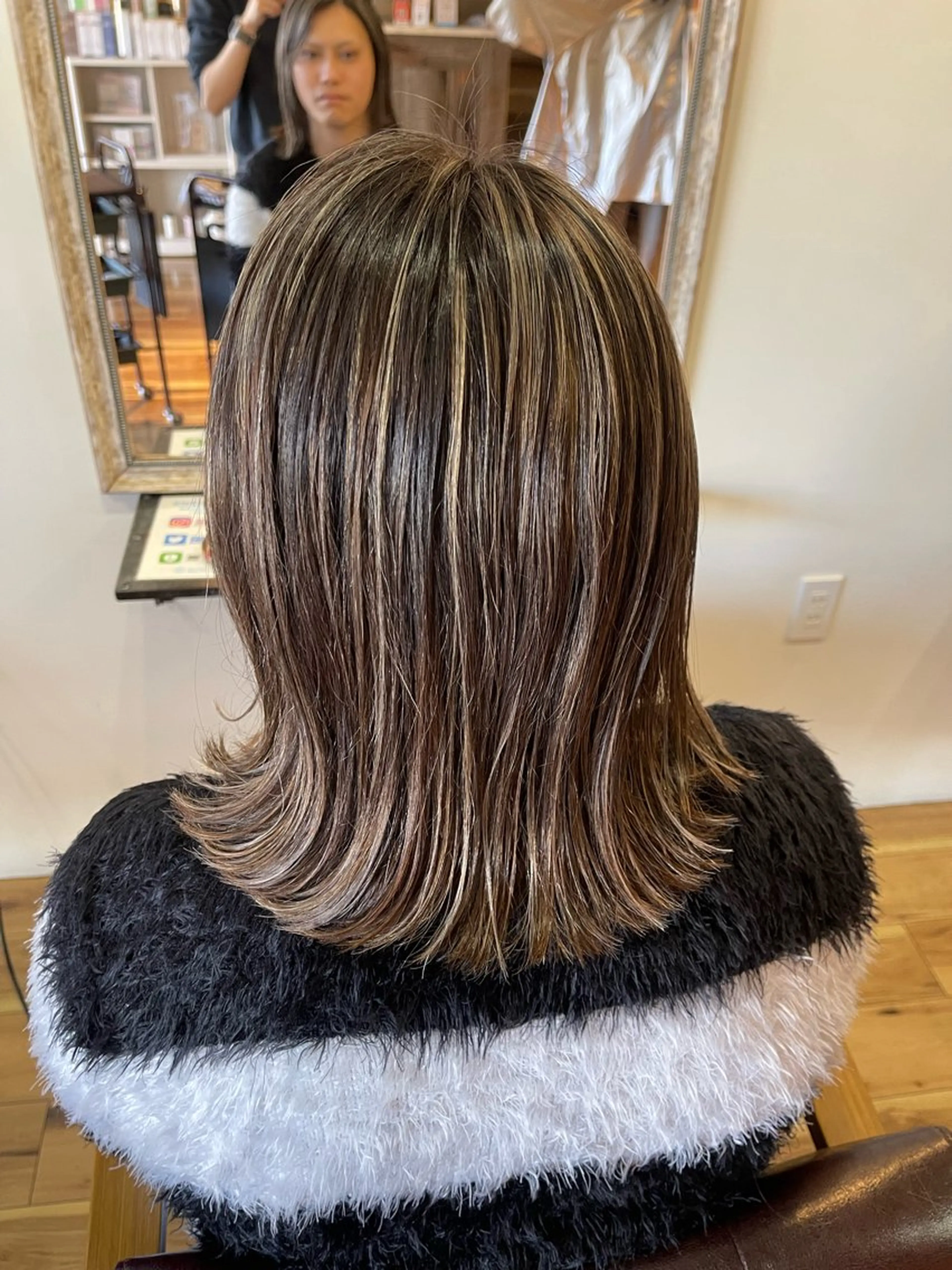 セミロング 海老沢 亜衣のヘアスタイル