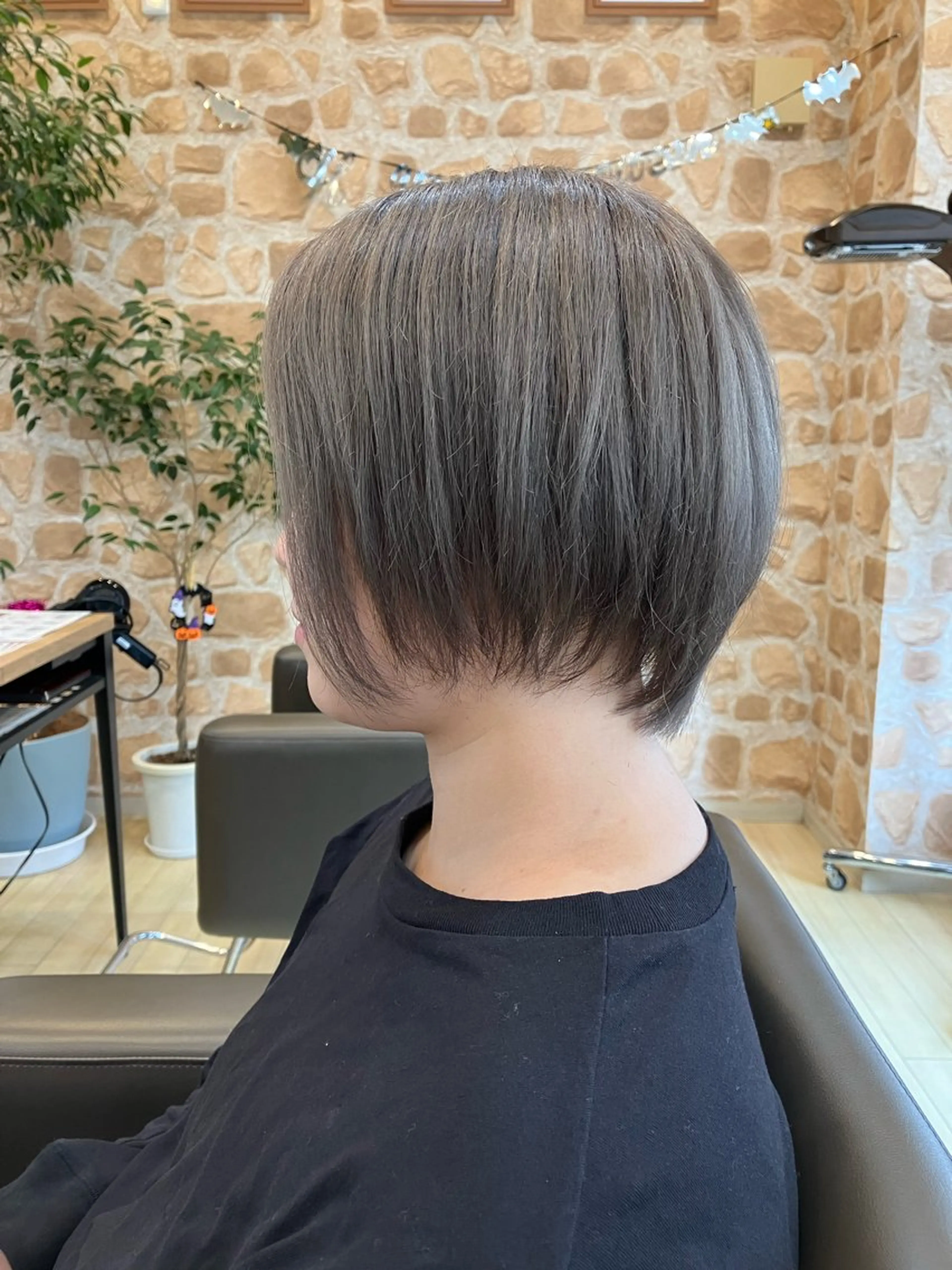 ショート カラー ブリーチ グレージュ ヘアリゾートハピネス所属・🌈 🌈スズキエリカのマツエク・マツパデザイン