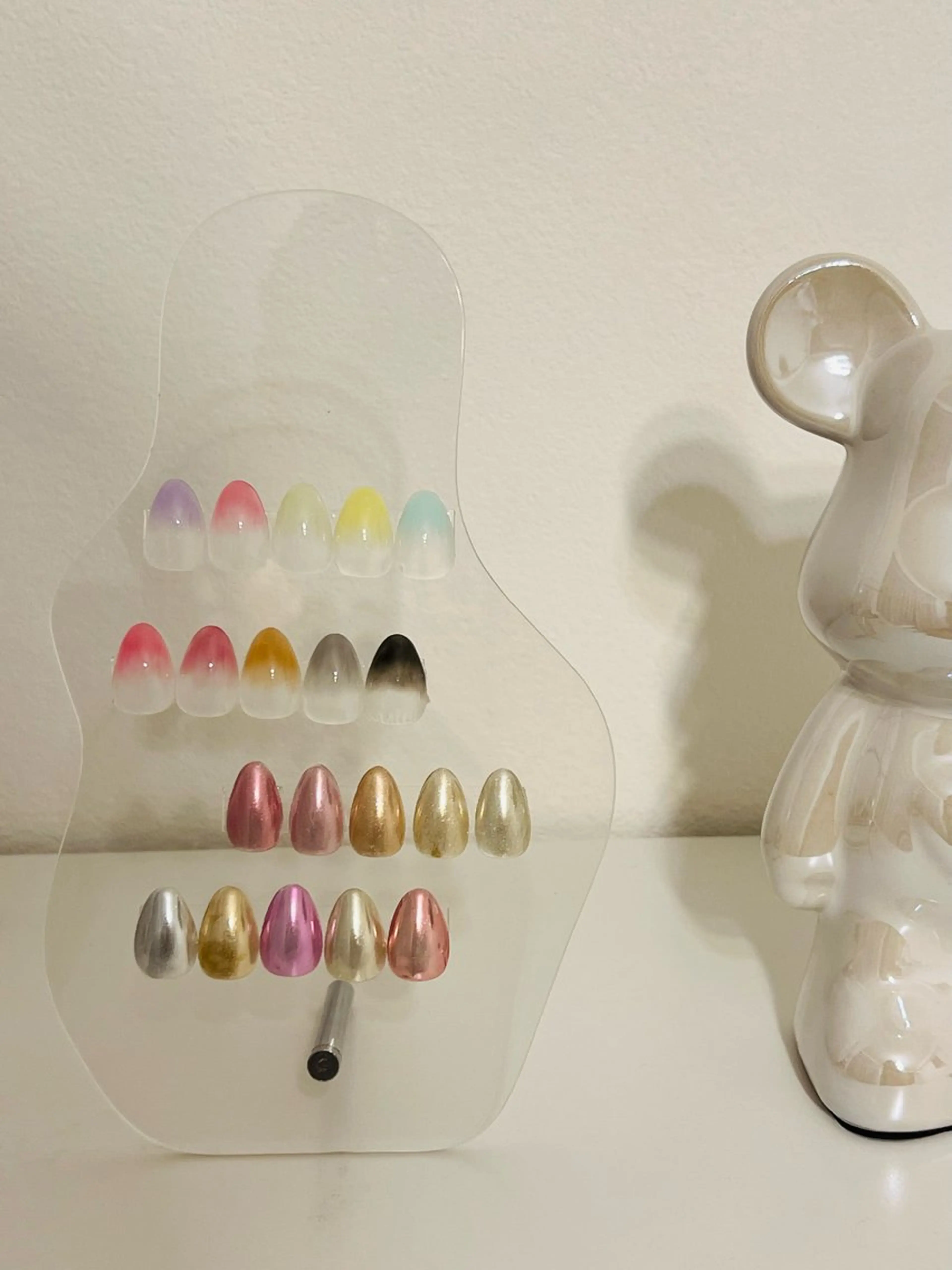 ネイル グラデーション ミラーネイル Ümit（ユミト） プロセルセラピーズのヘアスタイル