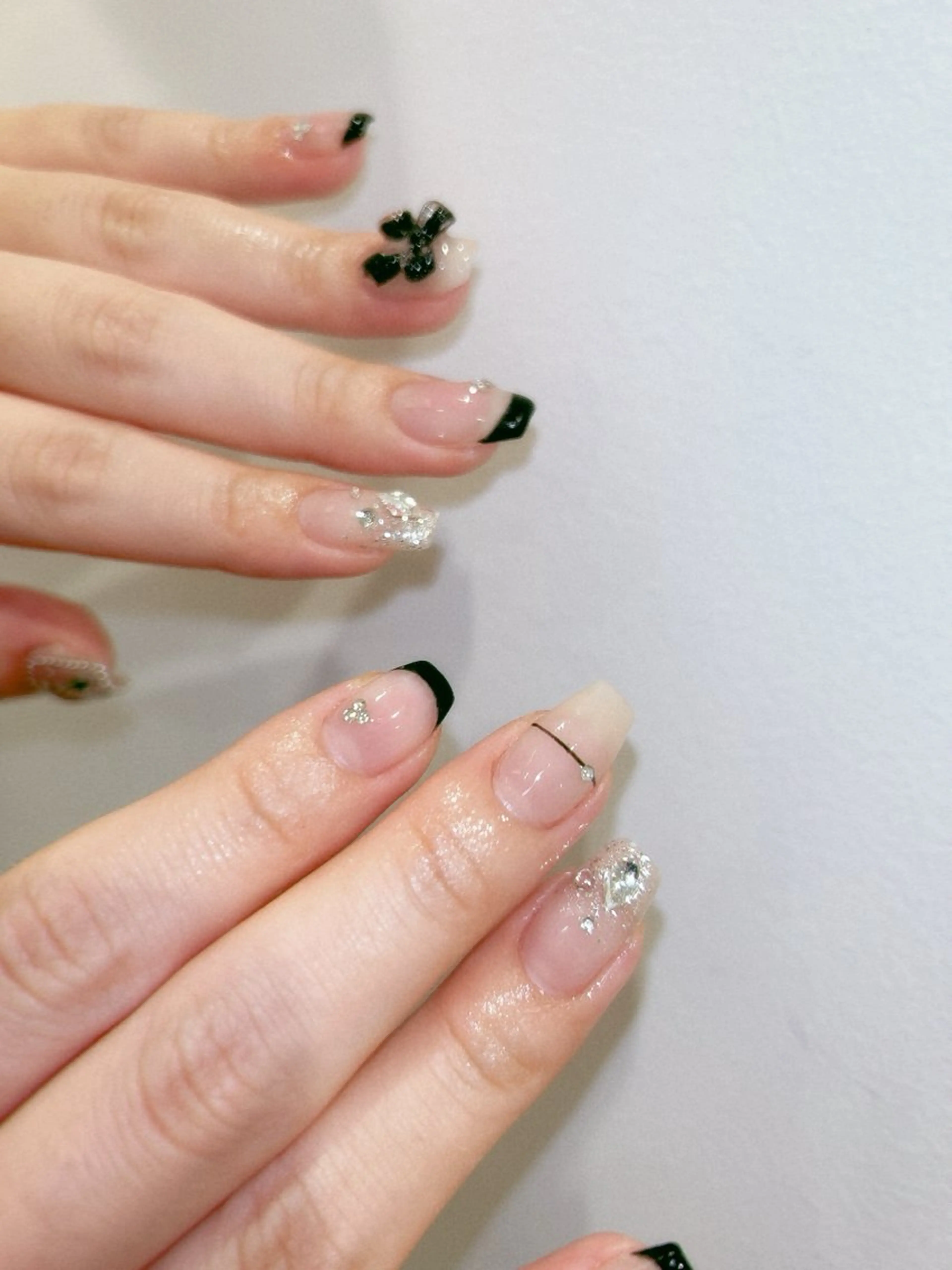 ネイル キラキラネイル リボン ハンドネイル フットネイル tote. sumileのネイルデザイン