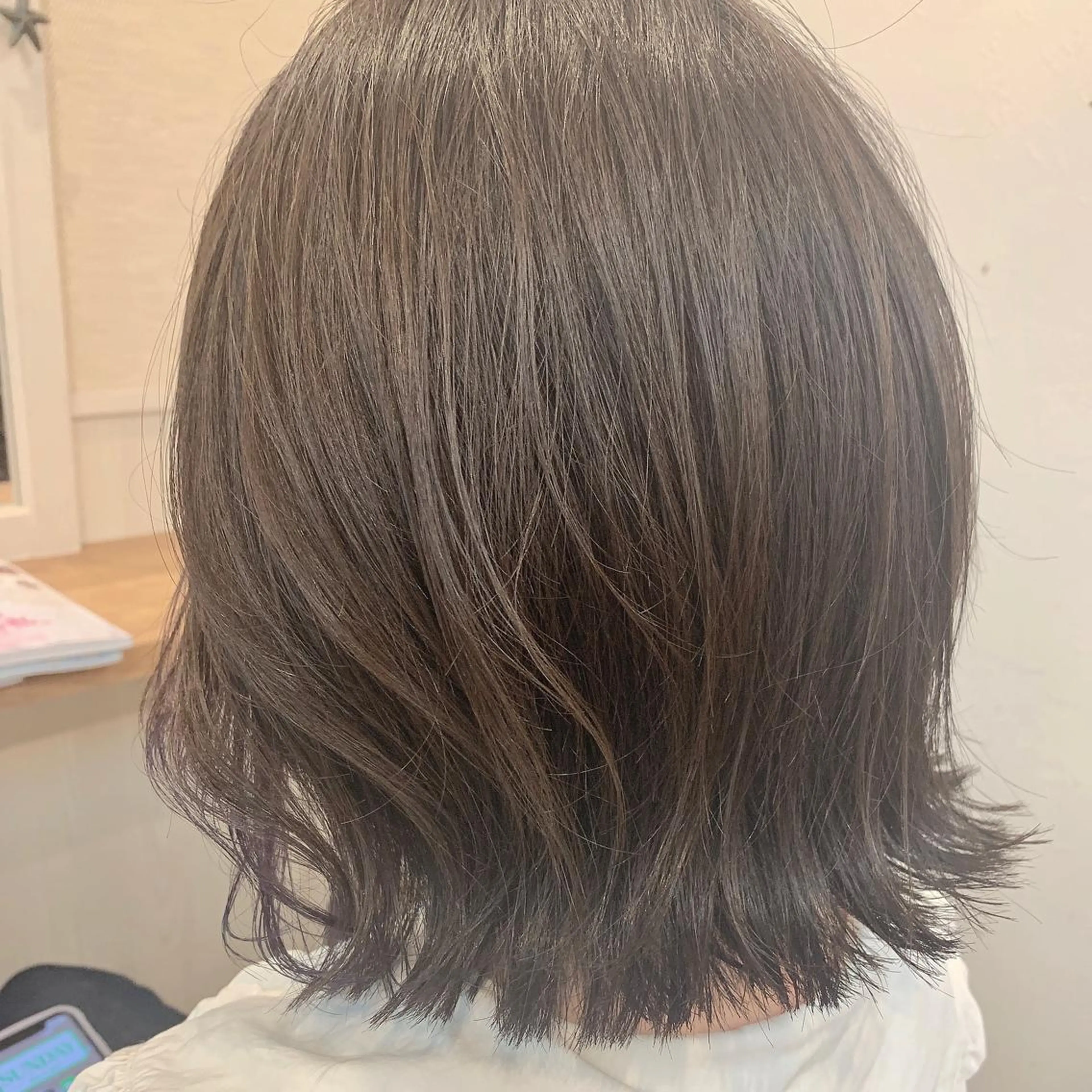 ショート カラー 切りっぱなしボブ 透明感カラー ダークグレー ボブ カット ヘアカラー NUMBER_ ユイナのヘアスタイル