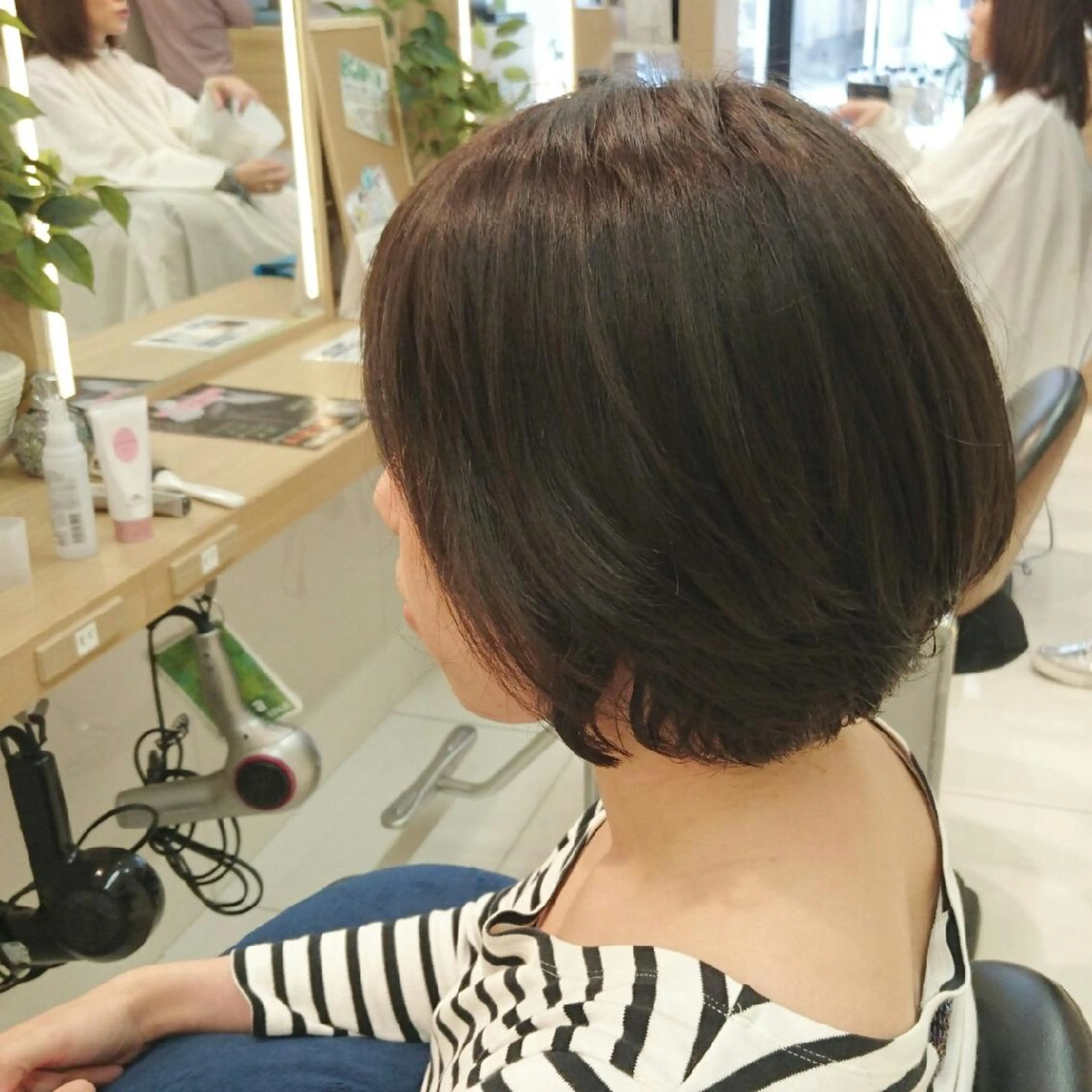 ショート ショートヘア 透明感ハイライト◎ 伊藤夏海のヘアスタイル