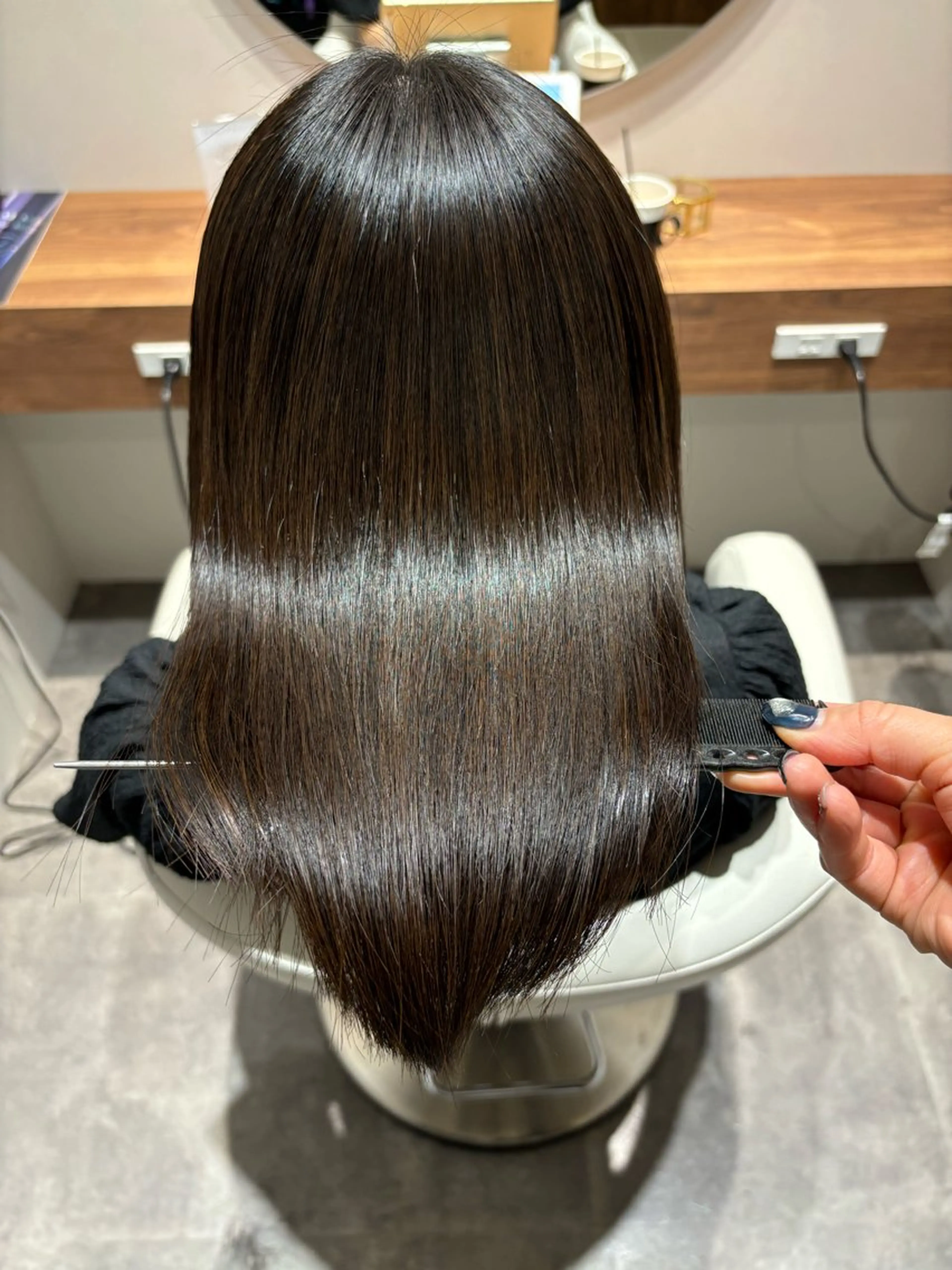 セミロング カット 縮毛矯正 トリートメント 美髪ヘア 🤍erikaのヘアスタイル