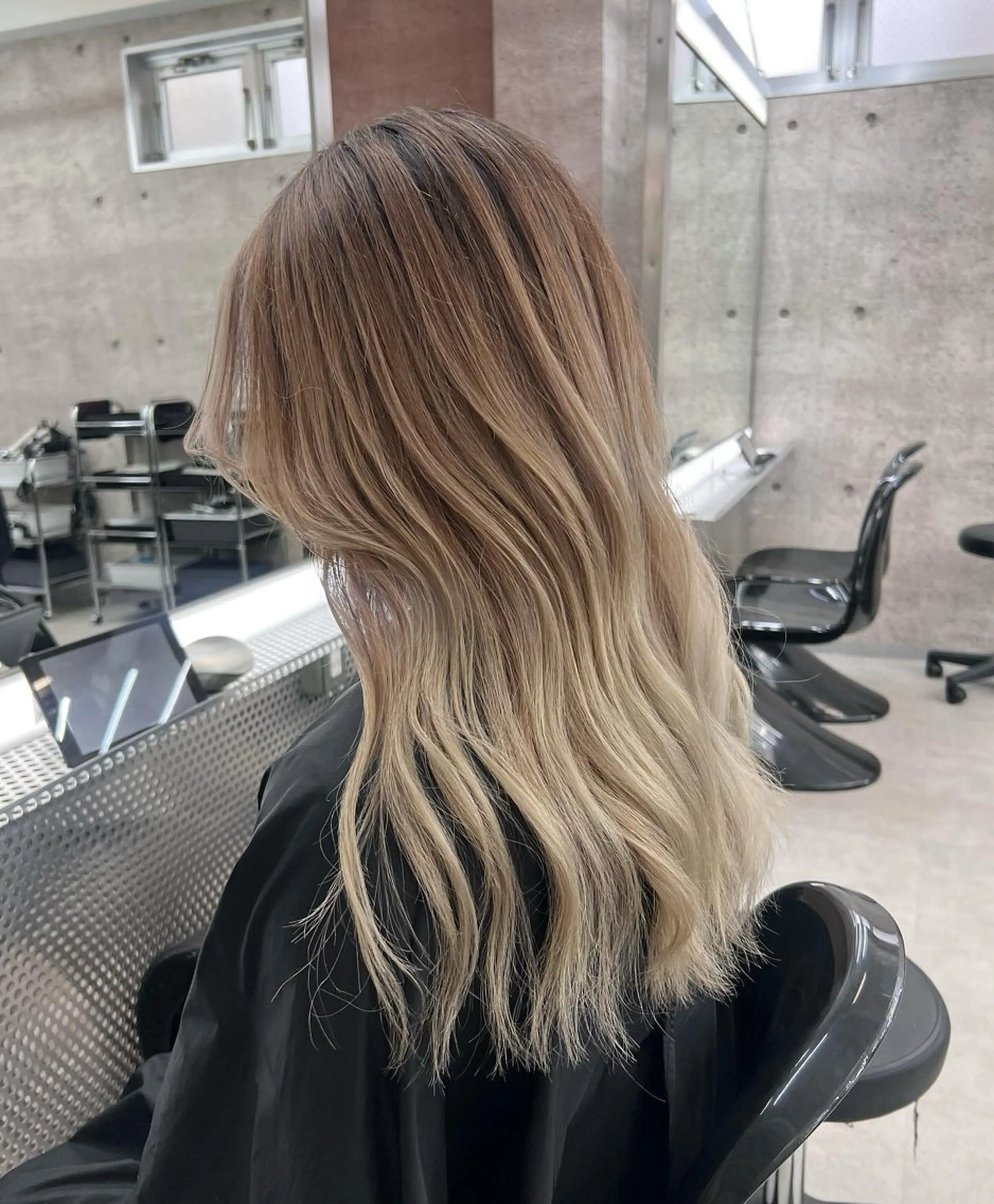 ロング アンナ🦋海外ヘア バレイヤージュのヘアスタイル