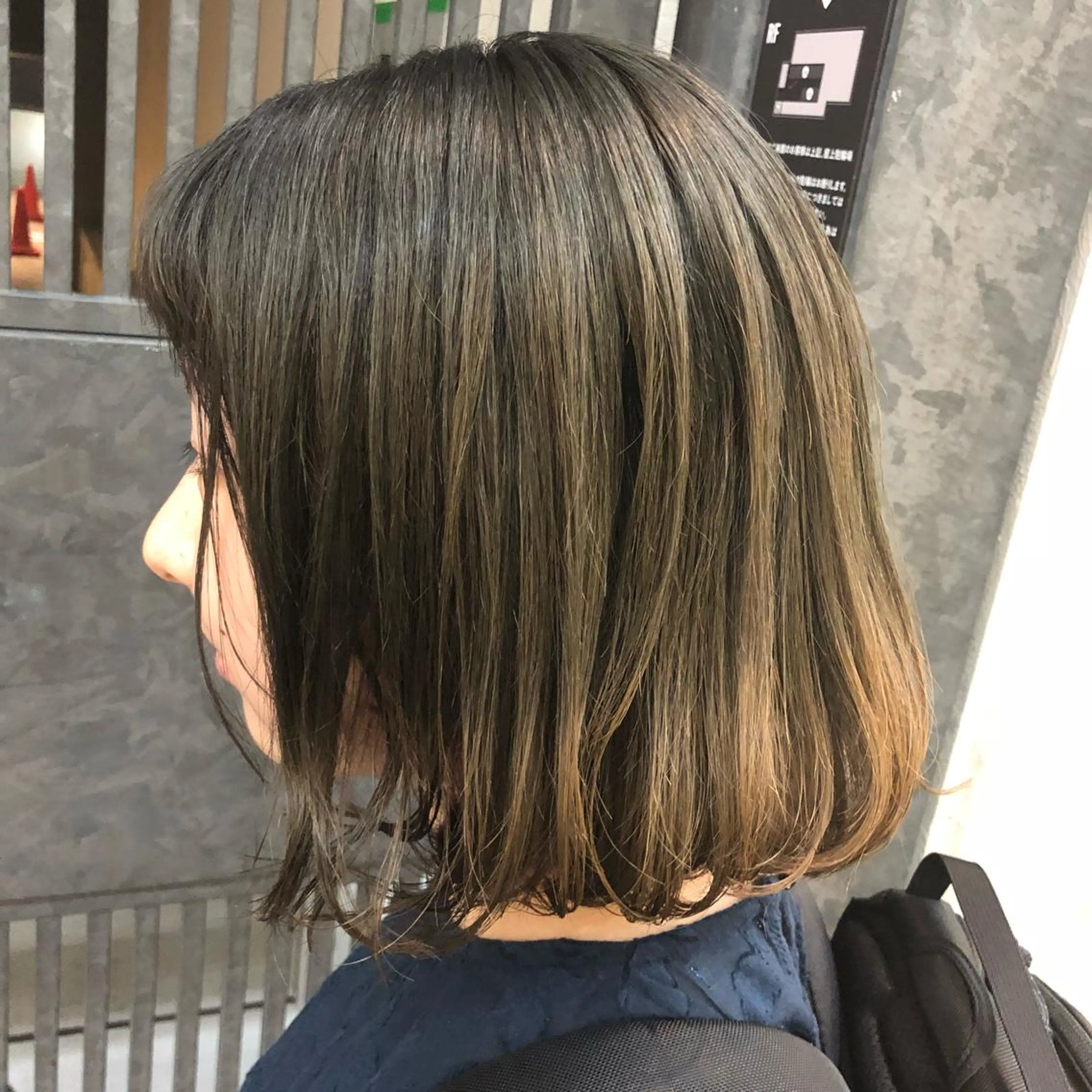 ミディアム カラー ウルフカット／吉村 桃子のヘアスタイル