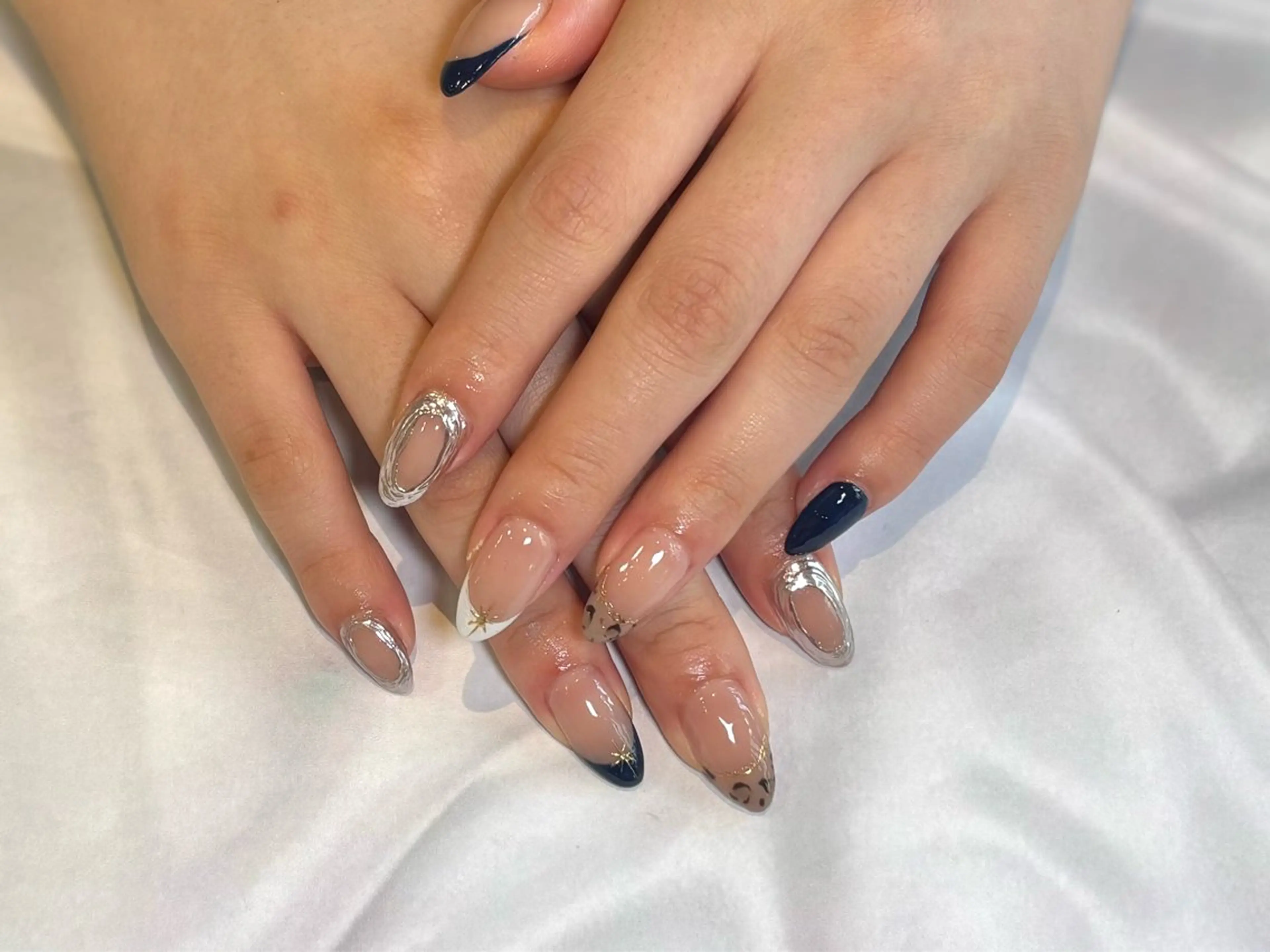 ネイル ミラーネイル ニュアンスネイル 秋山 香穂のネイルデザイン