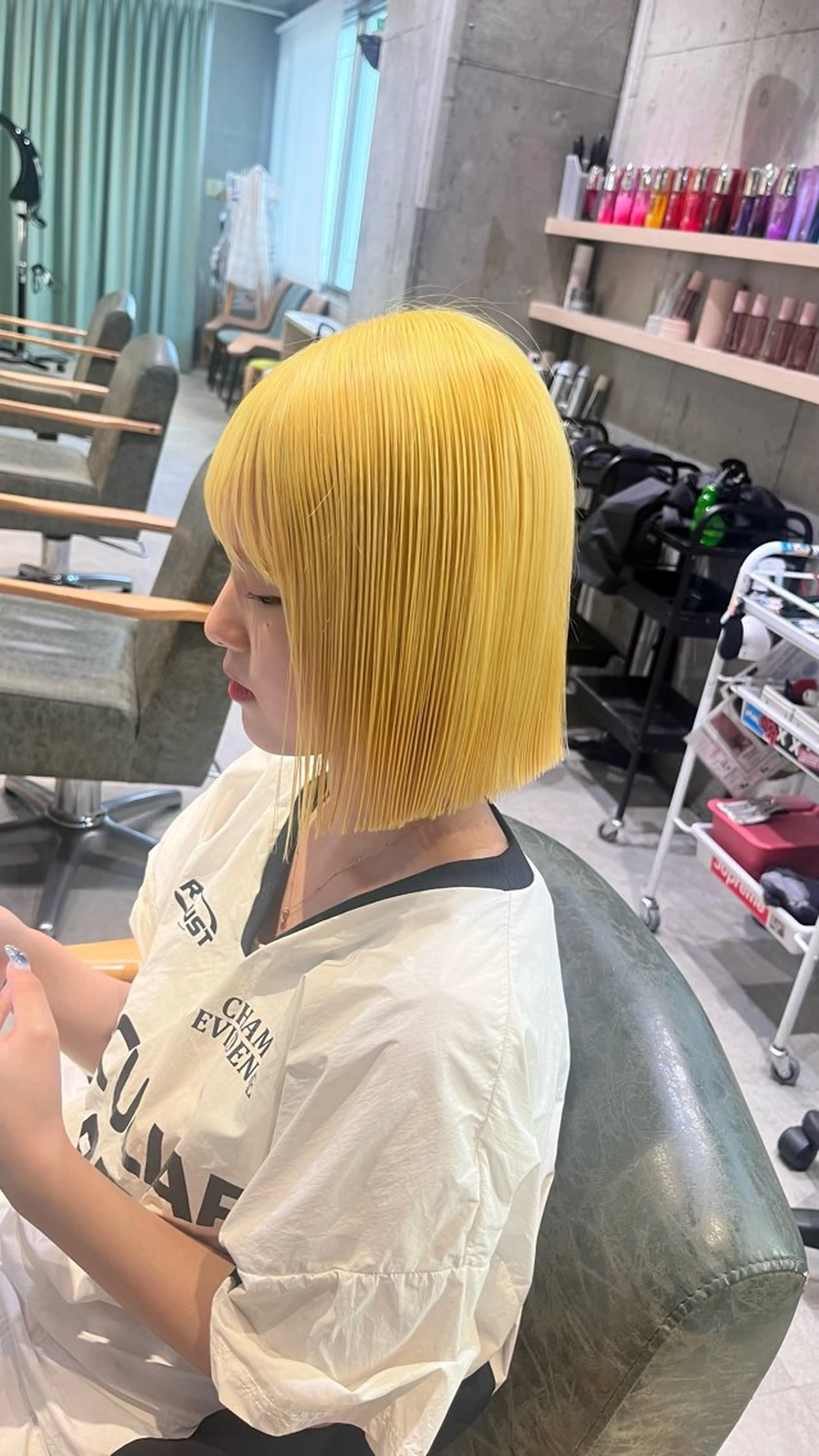 ショート イエローカラー ヘアカラー 𝐚𝐨𝐢🩰/ 酸性ストレートのヘアスタイル