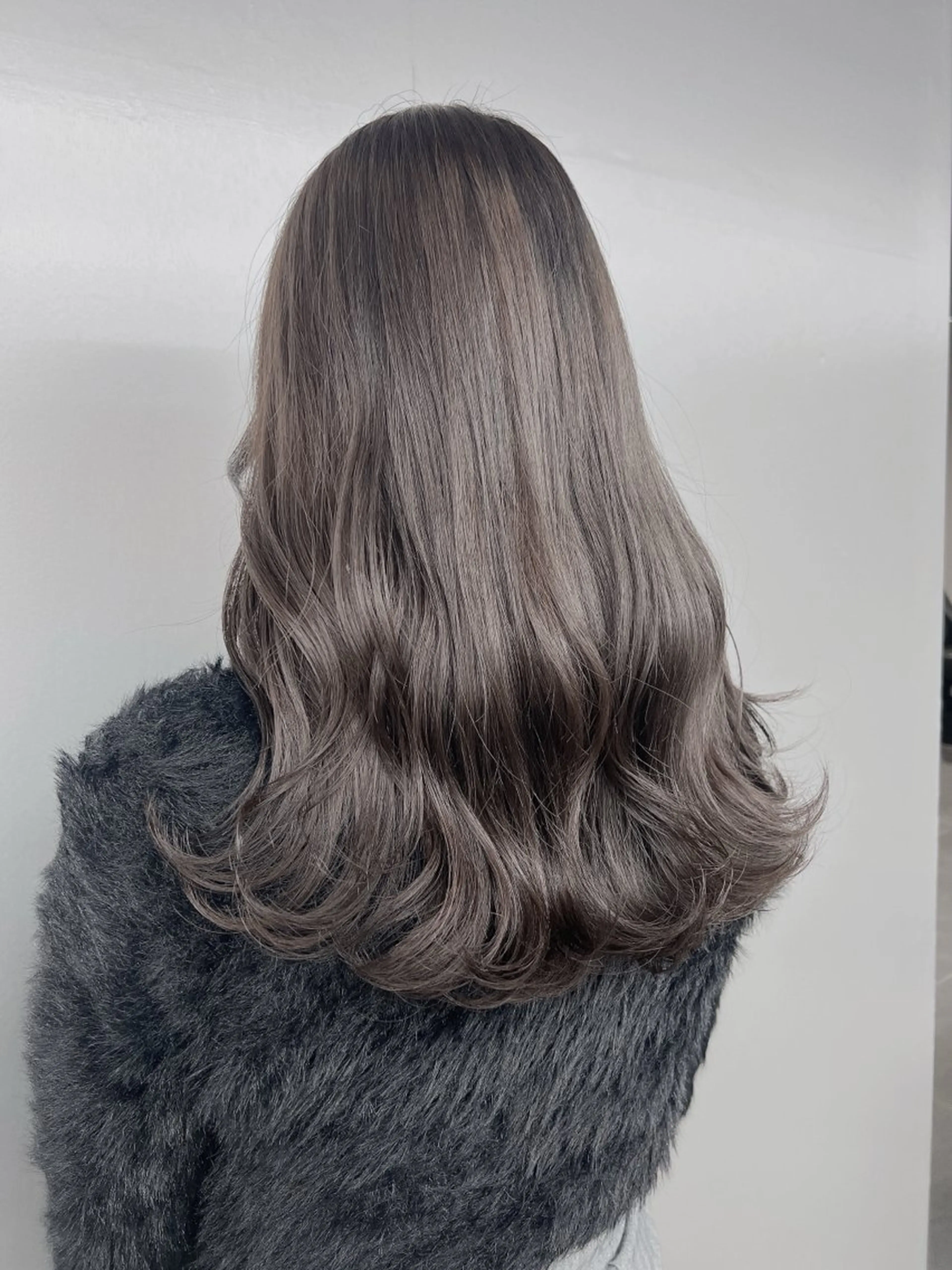 ロング カラー 透明感カラー グレージュ/あいのヘアスタイル