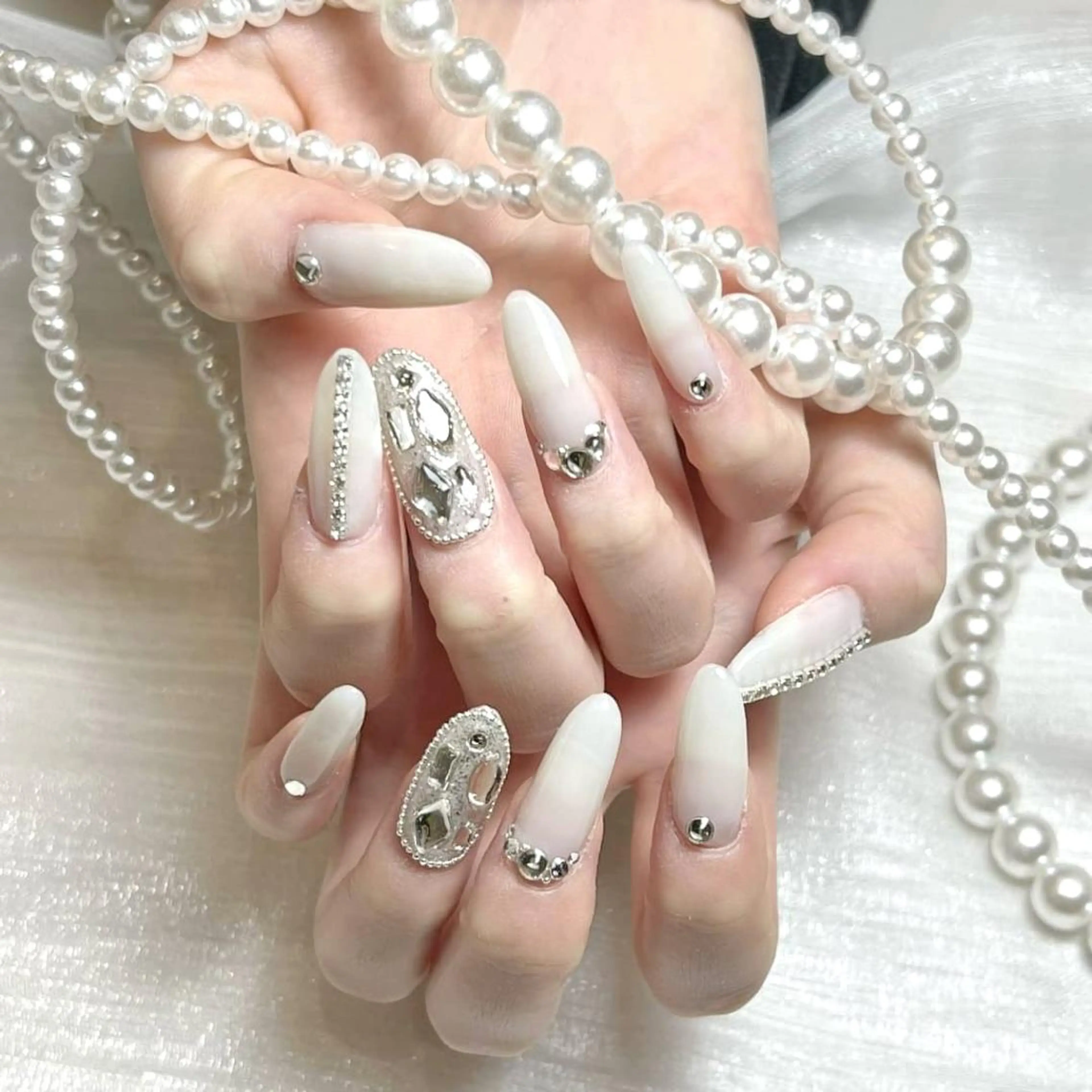 ネイル RAFFINE 月🦋🩵のネイルデザイン