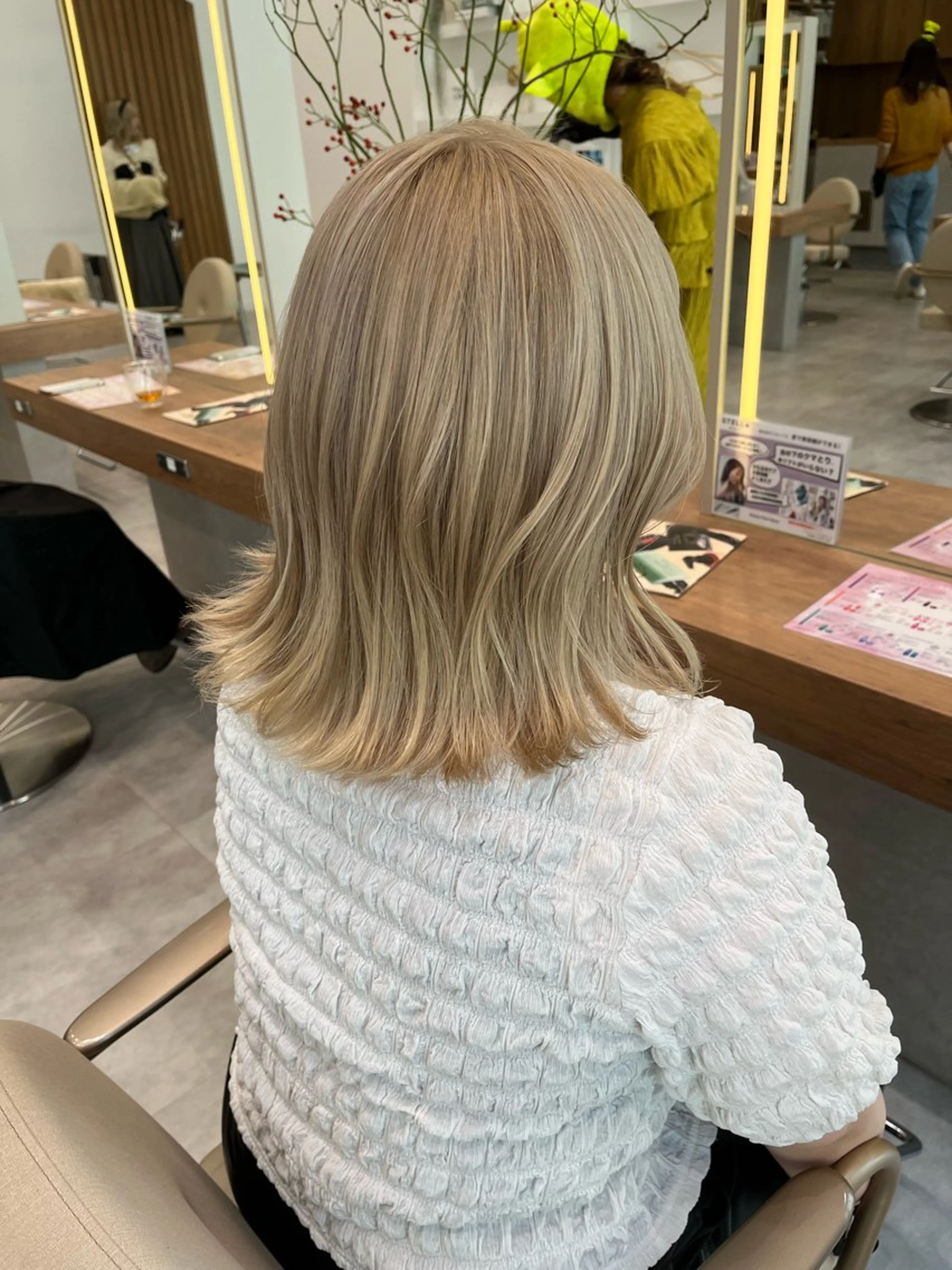 ミディアム カラー 木野田 萌のヘアスタイル