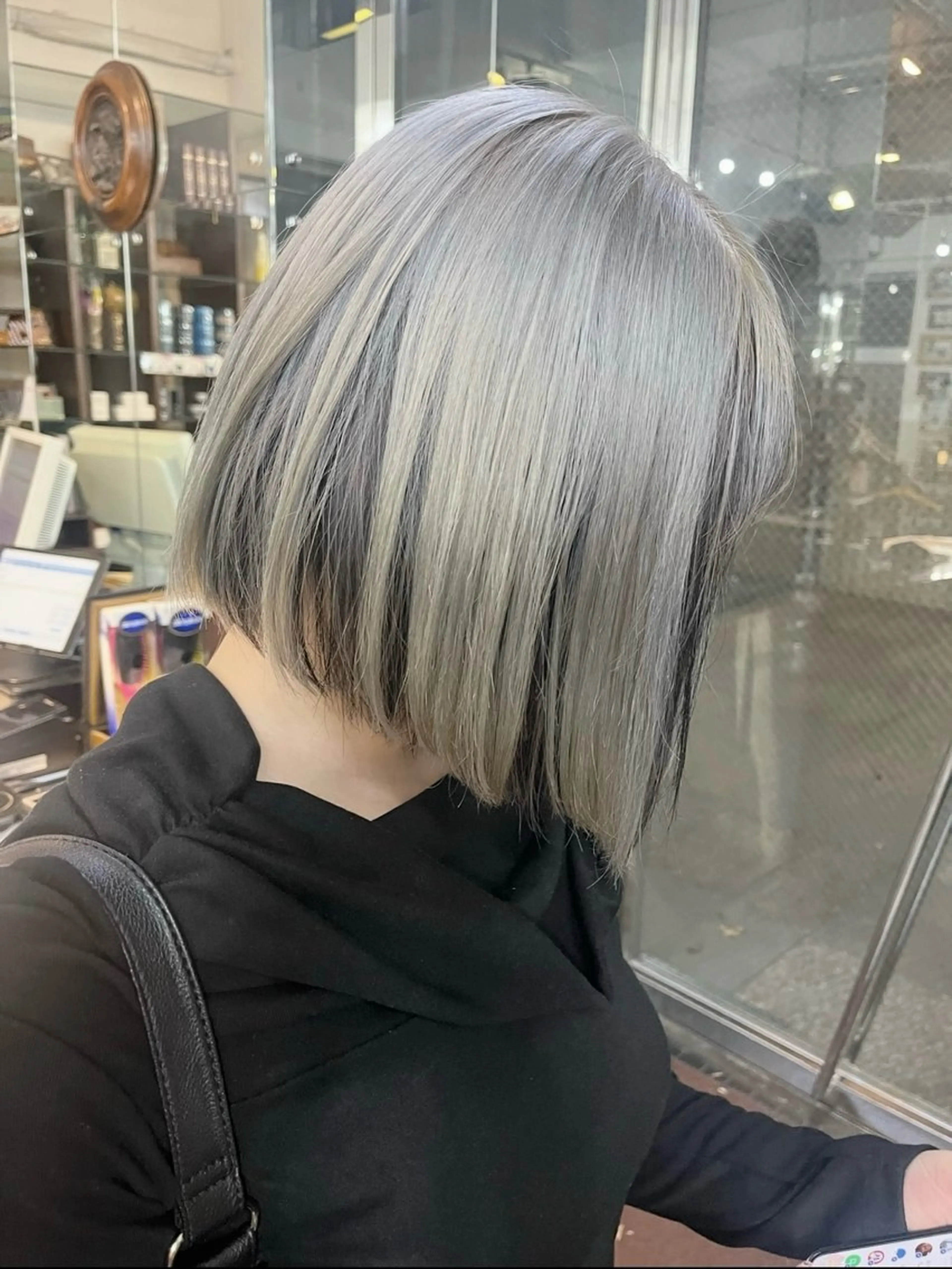 ミディアム カット ヘアカラー トリートメント モモカ/ハイトーン /バレイヤージュのヘアスタイル