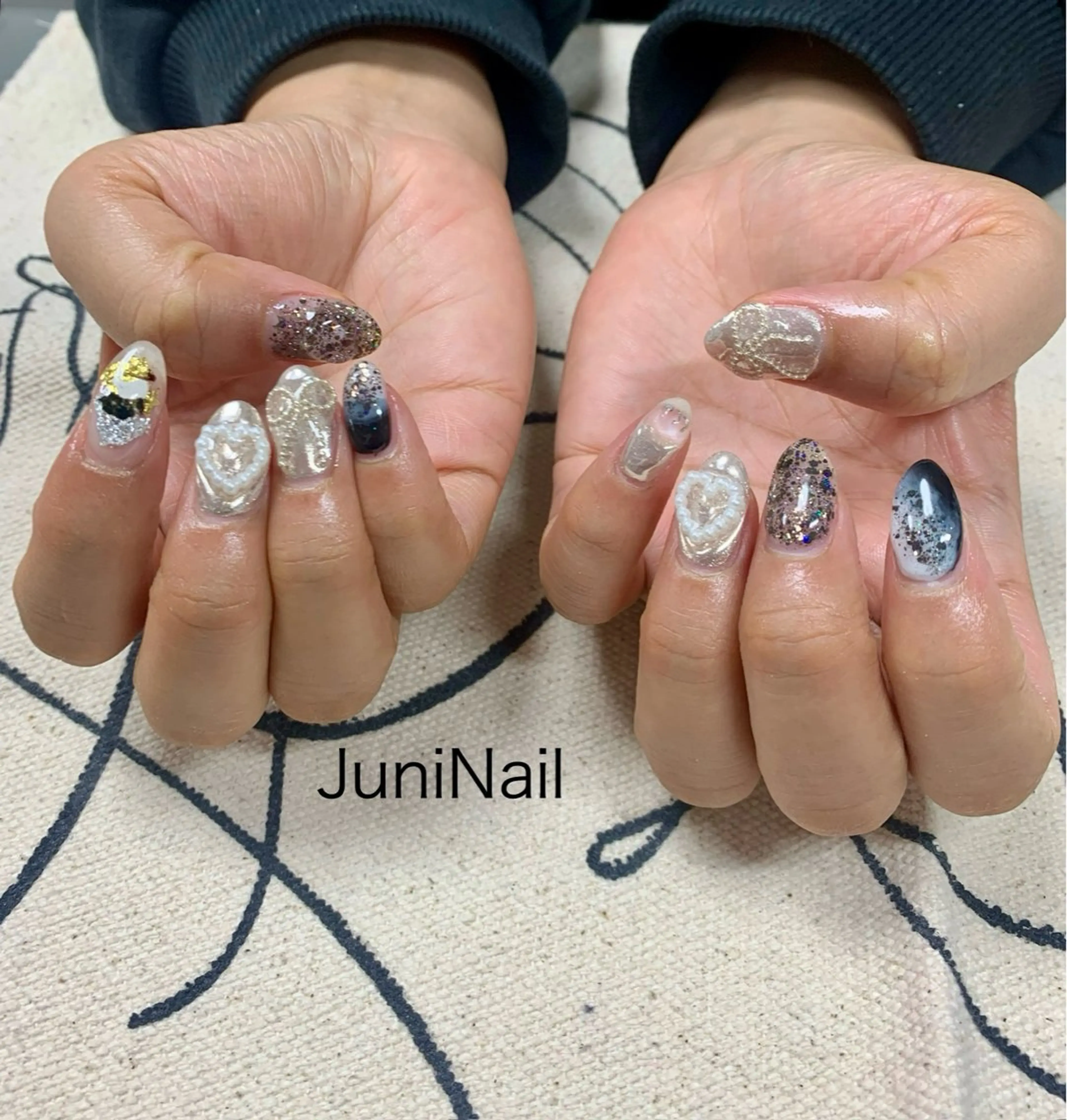 ネイル オーロラネイル クリアネイル 成人式 フラッシュネイル 氷ネイル・うるうるネイル ハンドネイル JuniNail 주니네일🇰🇷suのネイルデザイン