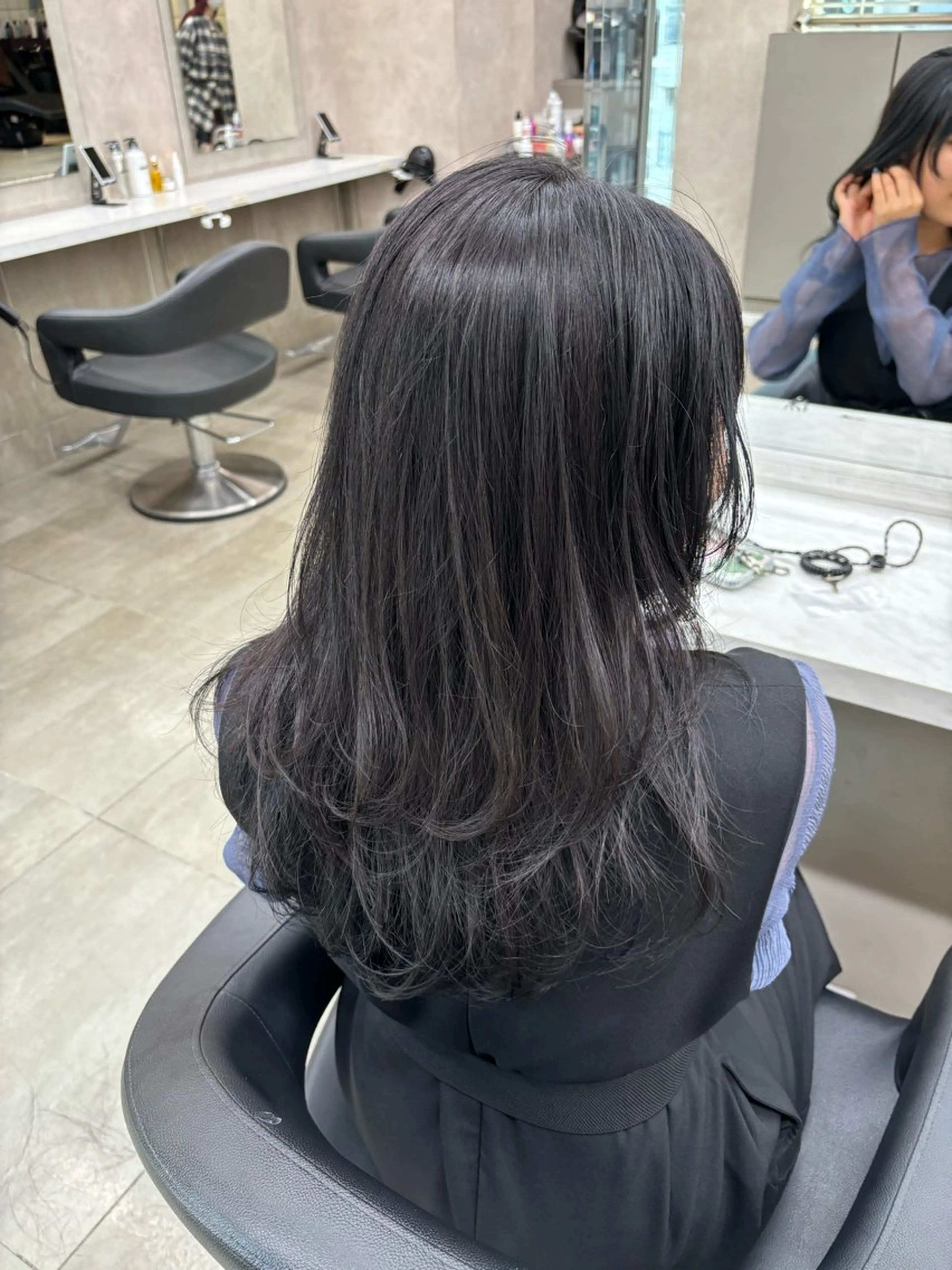 ミディアム カラー 黒髪 ブルーカラー ブルーブラック ブルーラベンダー グレージュ 表参道ハッシュカット レイヤー/リノンのヘアスタイル