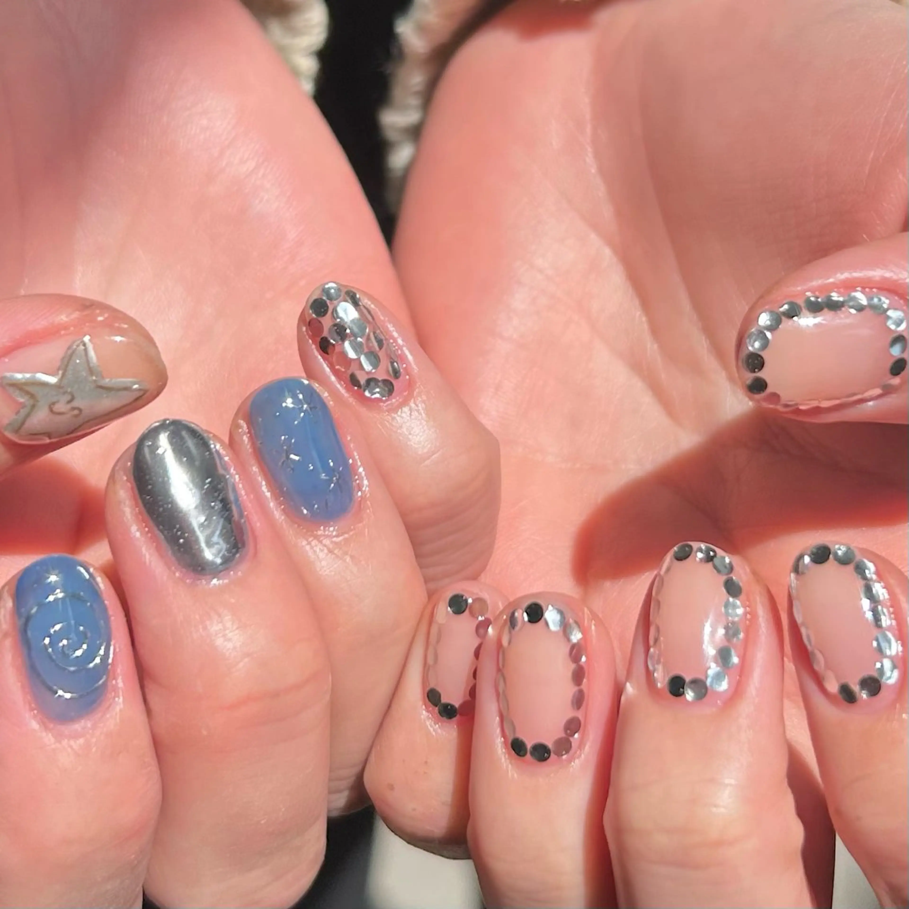 ネイル ホログラムネイル shine'an fuka🌿🫧のネイルデザイン