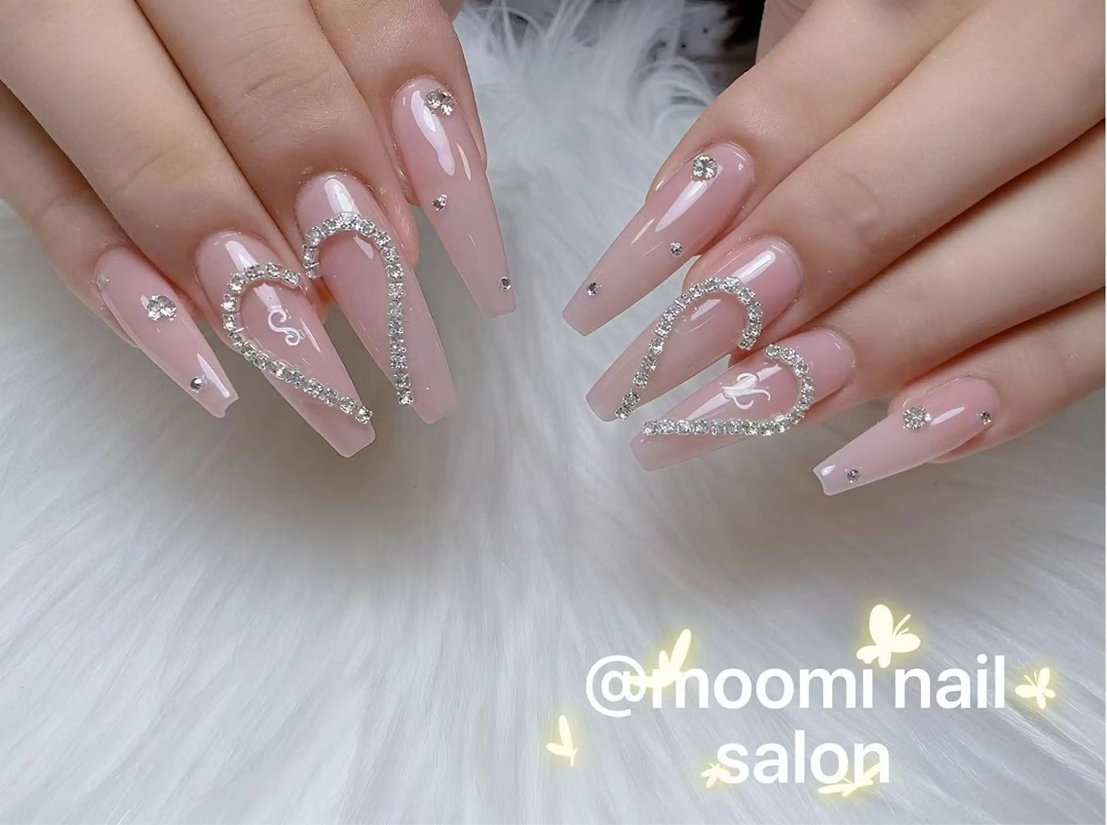 ロング ハンドネイル Moomi nail salonのネイルデザイン