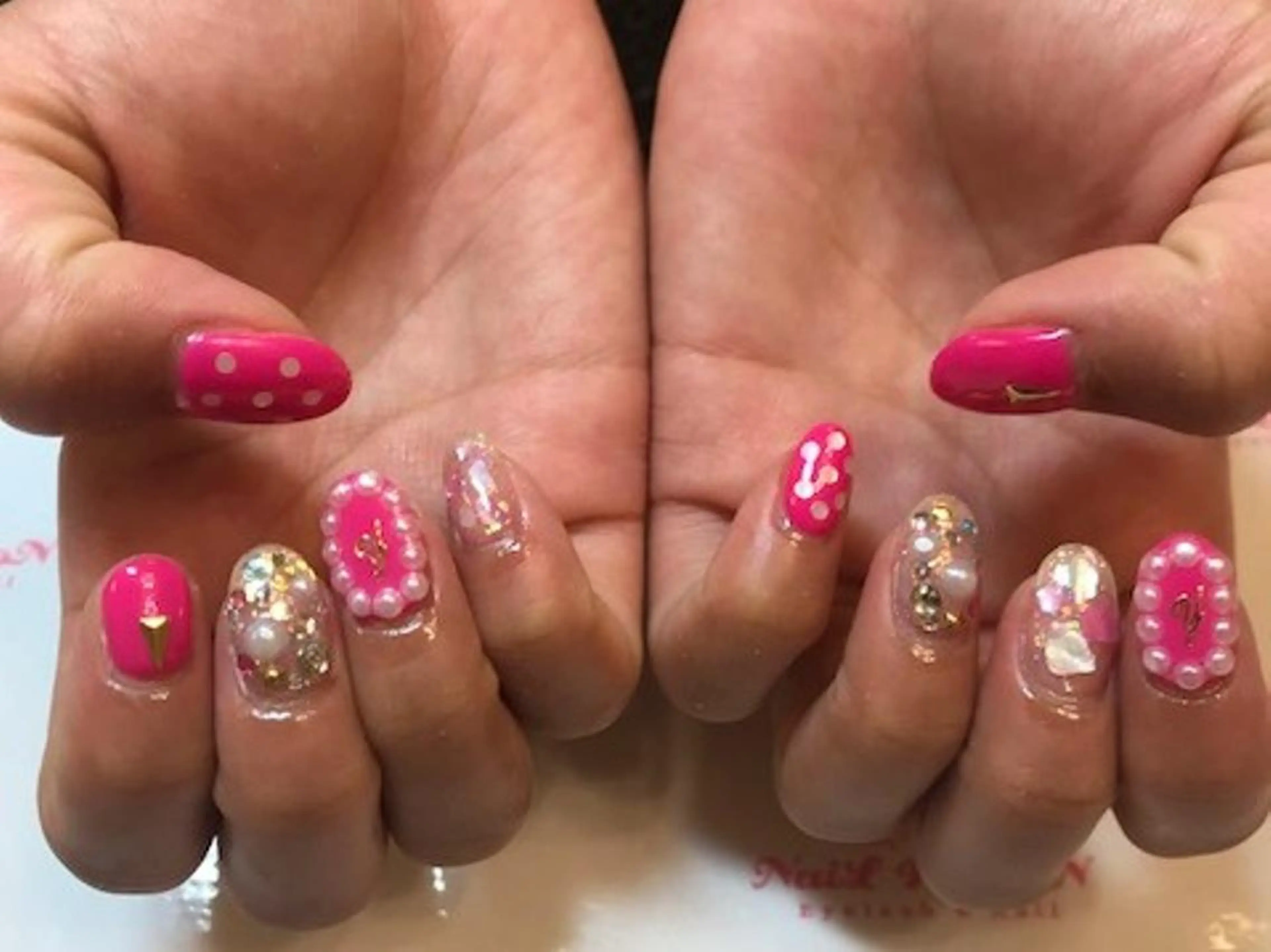 ネイル ネイルリボン 受付スタッフのネイルデザイン