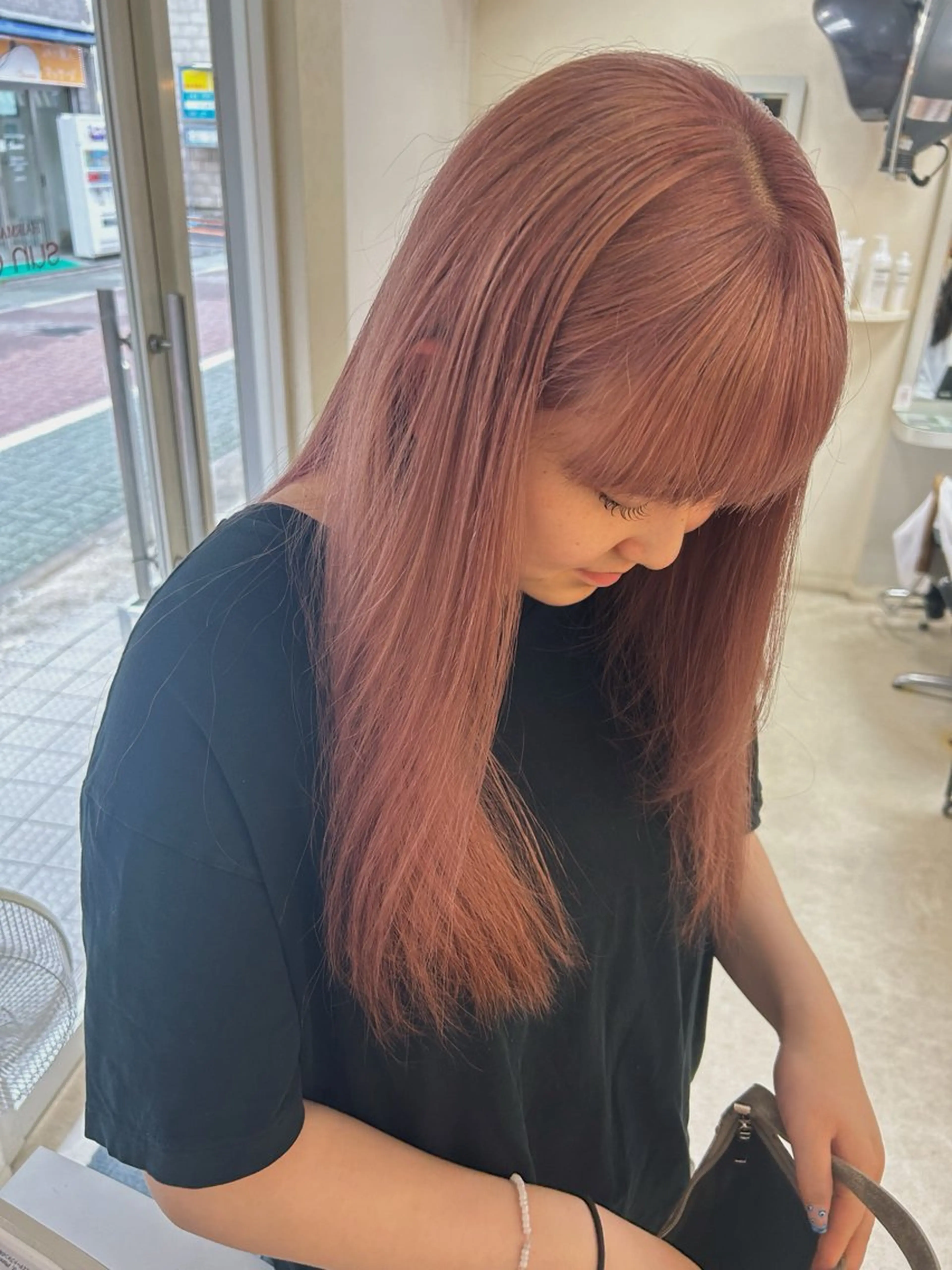 カラー ブリーチ ピンクカラー 秋津 琉花のヘアスタイル