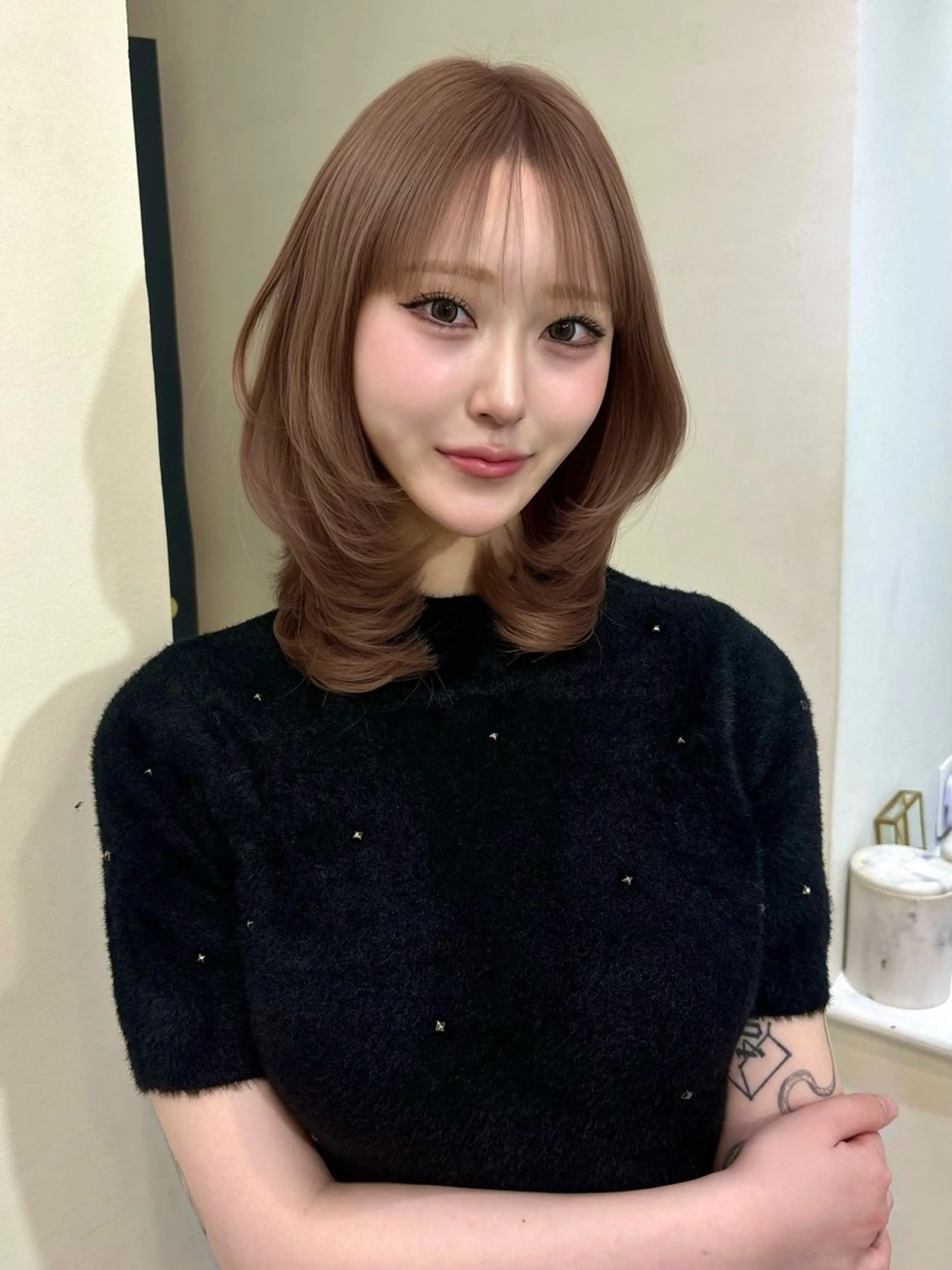 ミディアム 顔まわりレイヤー 顔周りカット ハッシュカット 髪質改善 韓国風ヘア 岡田 聖蘭のヘアスタイル