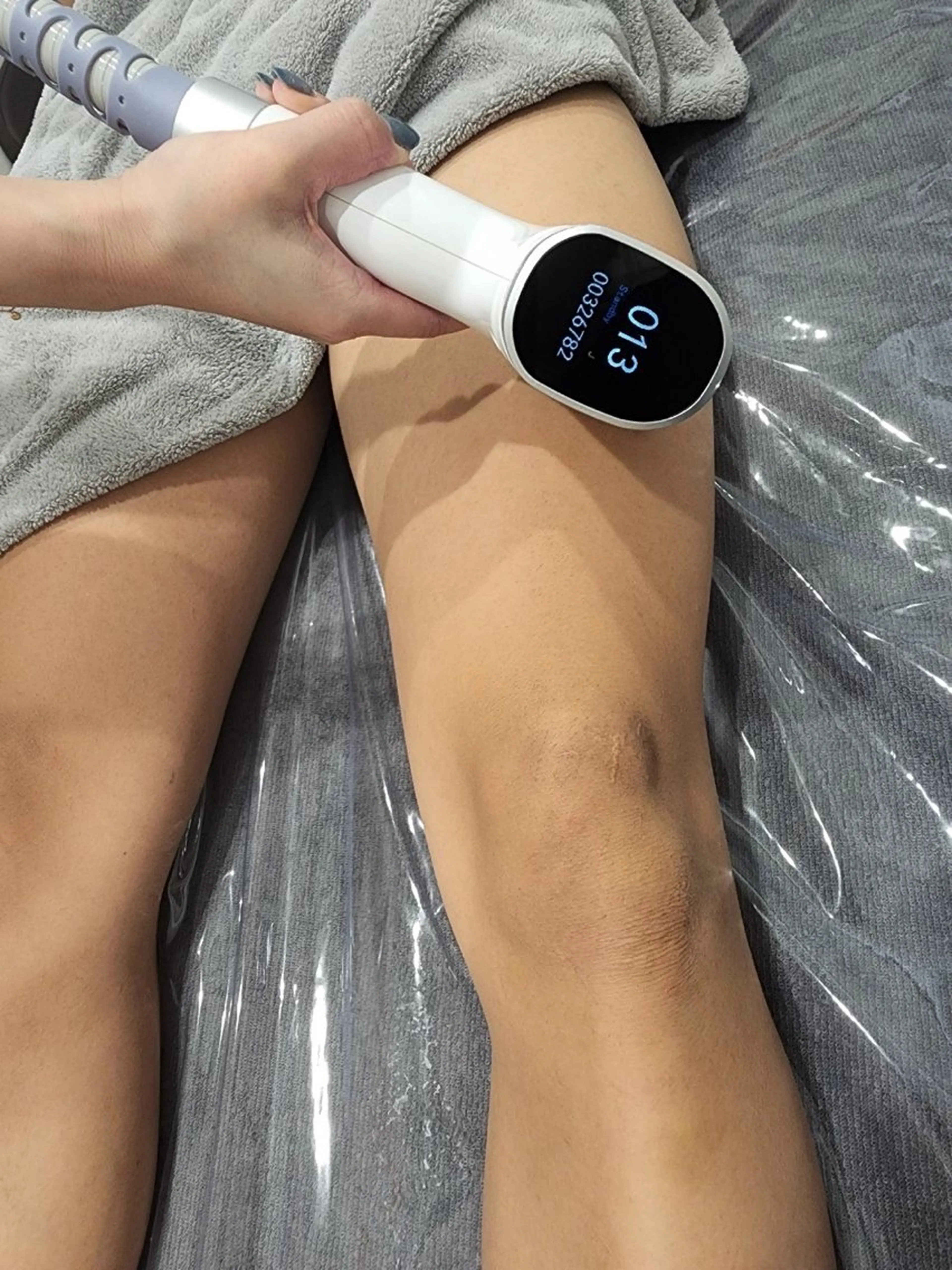 今だけ！！キャンペーン40%OFF【初回限定⭐️】膝上LED脱毛体験 30分 ￥7,700→￥4,620 回数：1回の写真